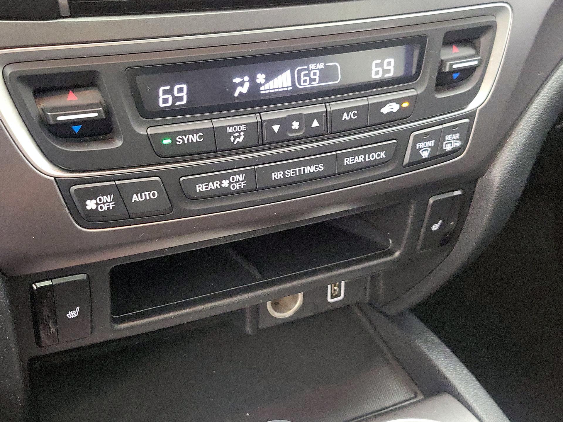 Thumbnail: 2020 Honda Pilot - 16