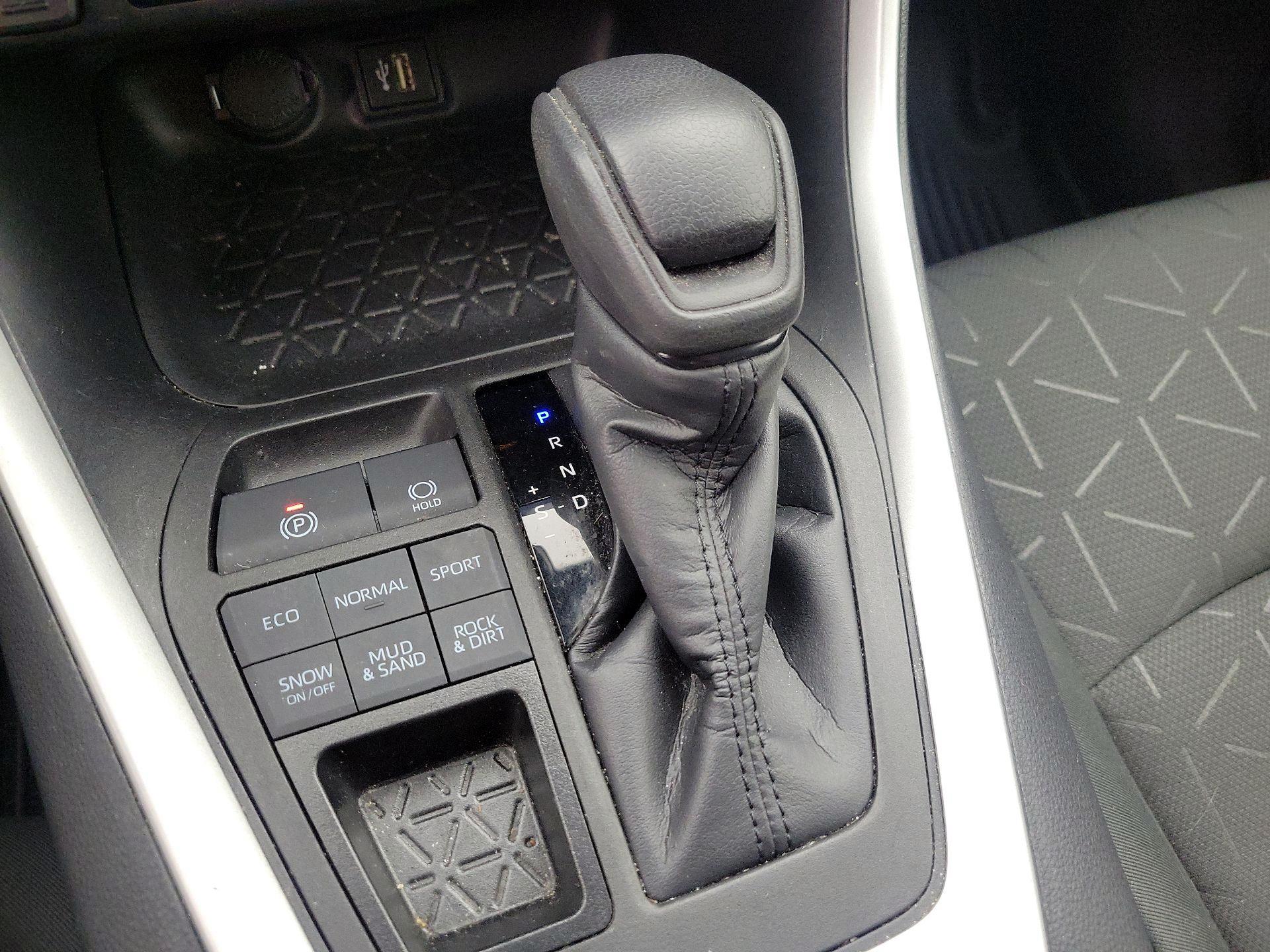 Thumbnail: 2023 Toyota RAV4 - 17