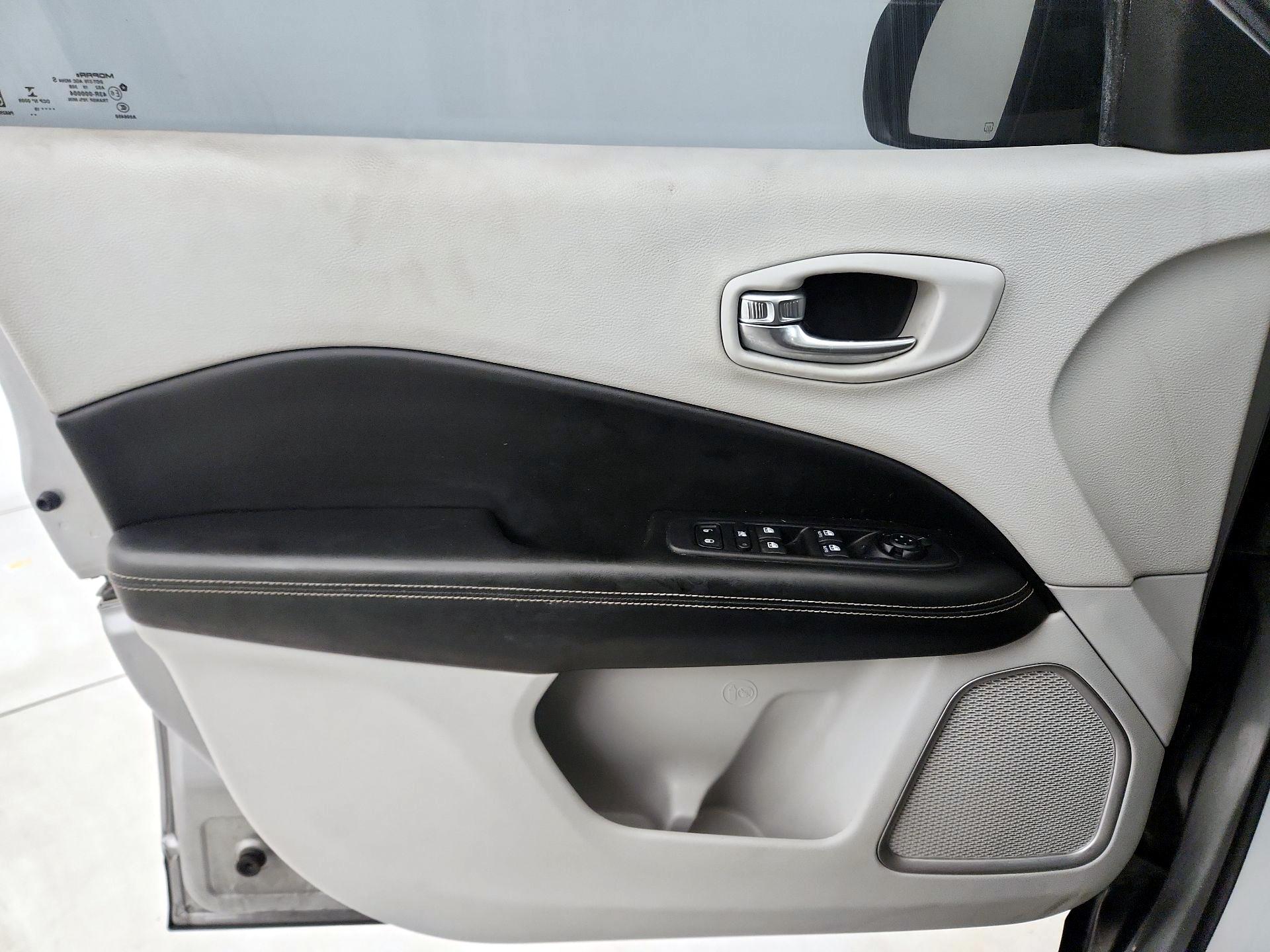 Thumbnail: 2019 Jeep Compass - 12