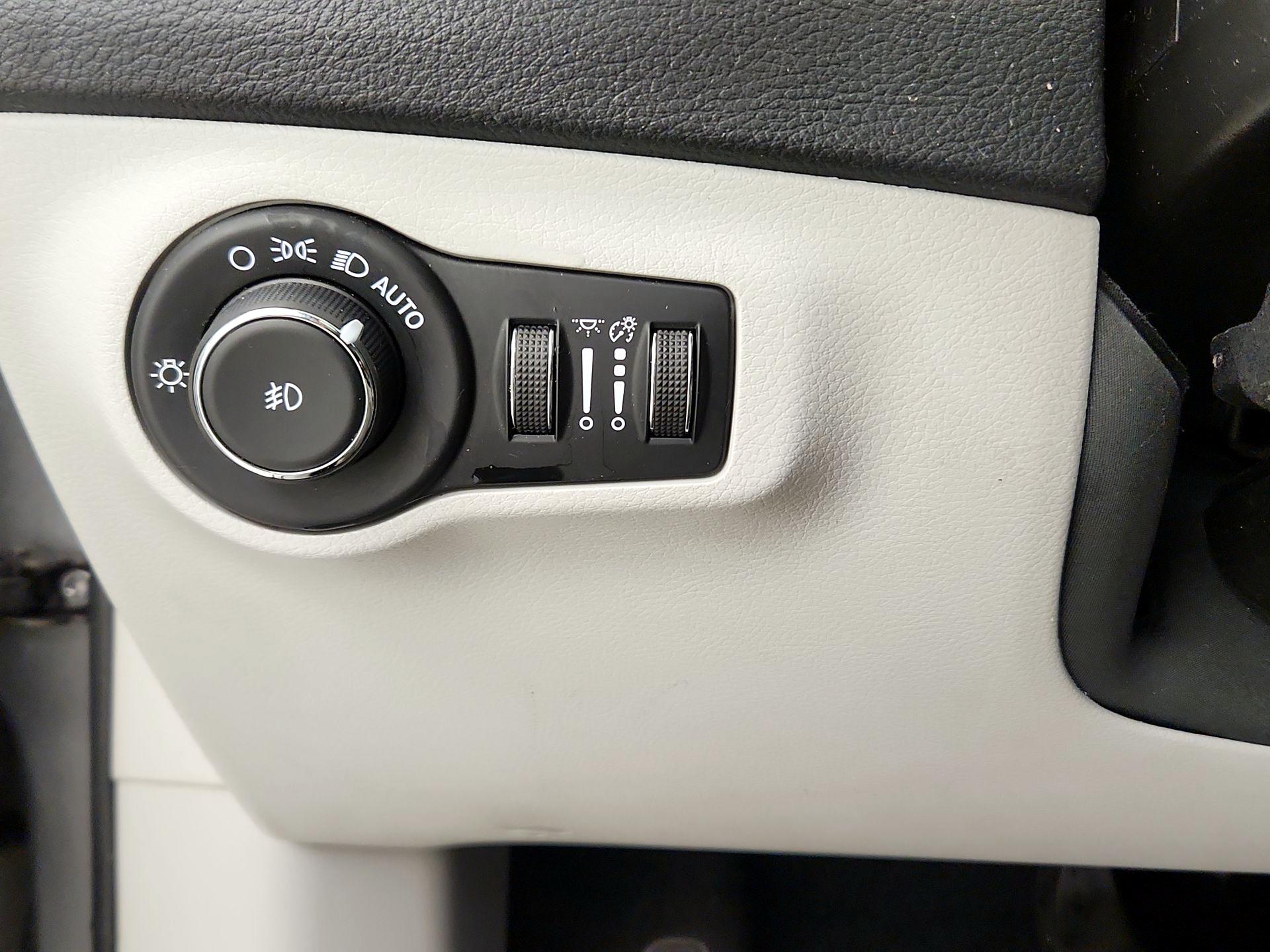 Thumbnail: 2019 Jeep Compass - 13