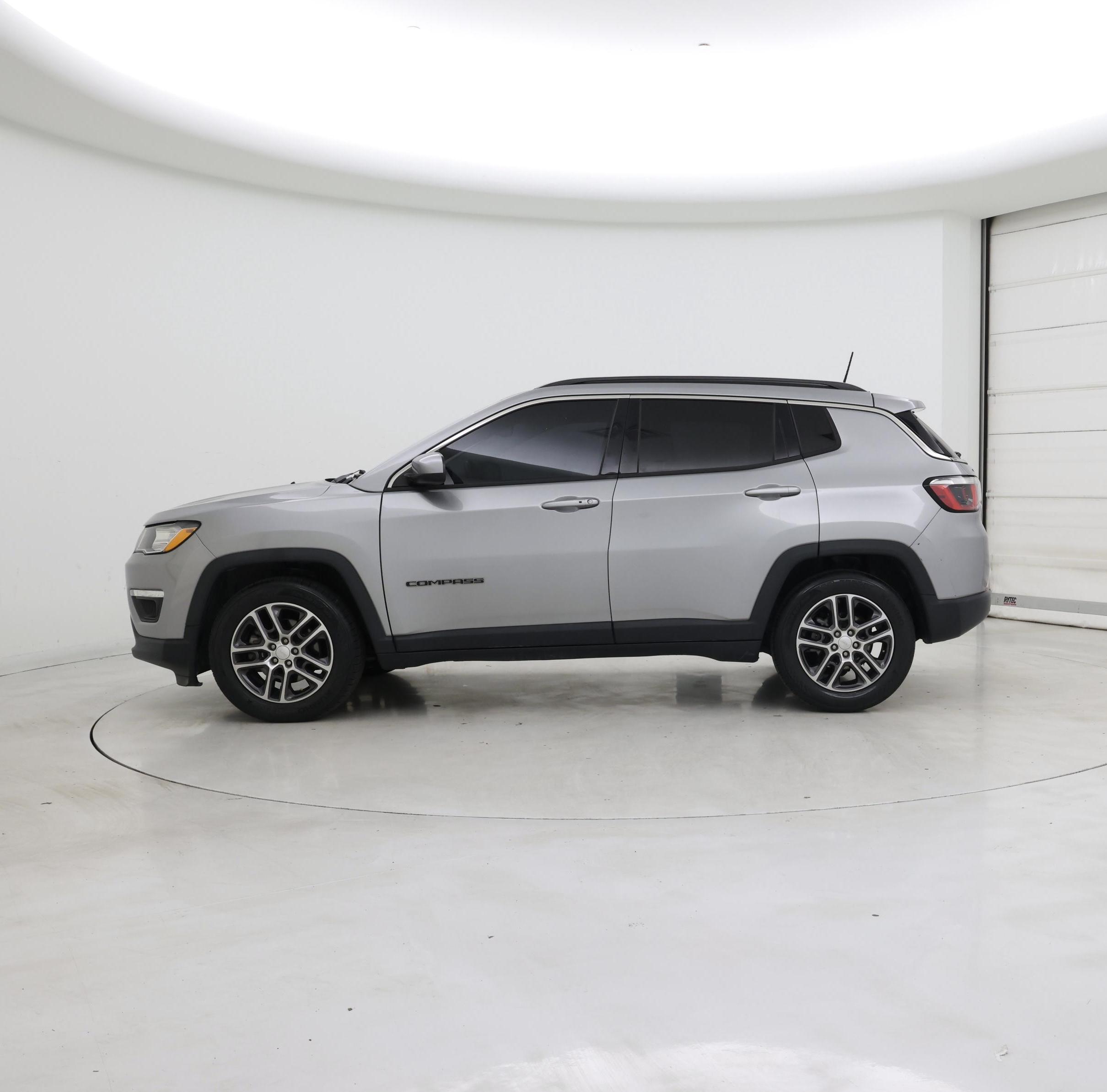 Thumbnail: 2019 Jeep Compass - 3