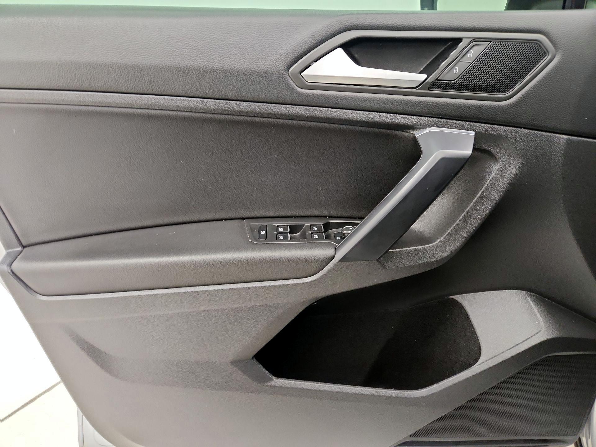 Thumbnail: 2021 Volkswagen Tiguan - 12