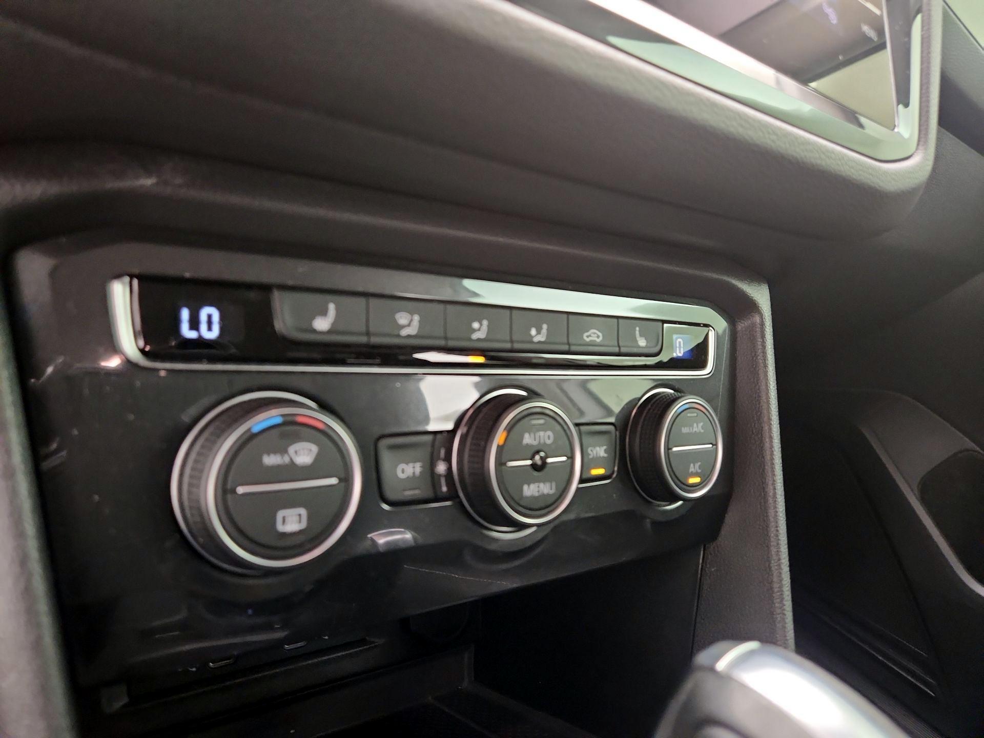 Thumbnail: 2021 Volkswagen Tiguan - 16