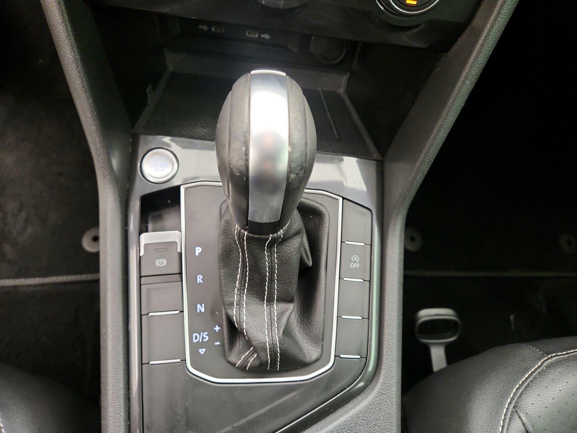 Thumbnail: 2021 Volkswagen Tiguan - 17