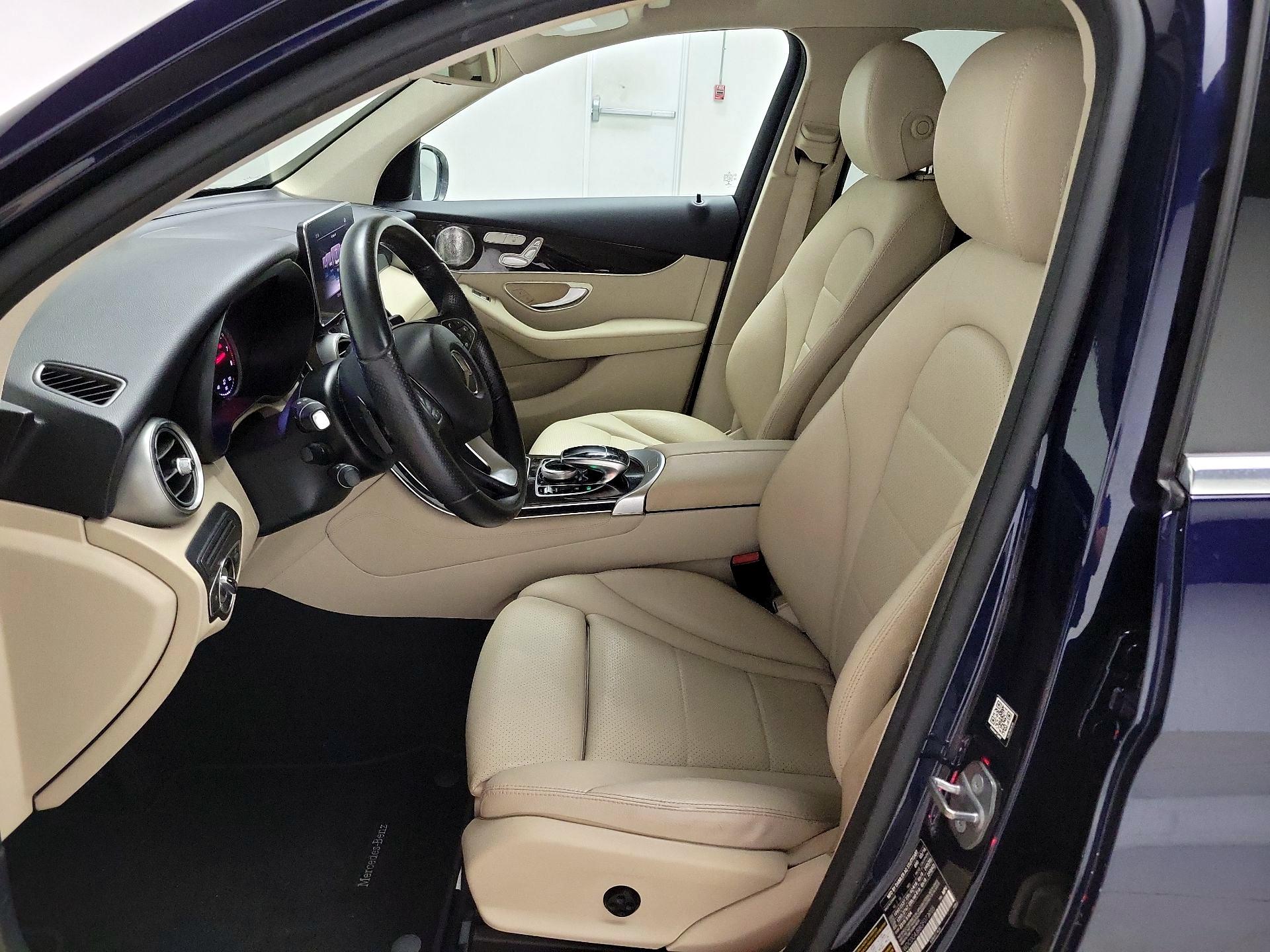 Thumbnail: 2016 Mercedes-Benz GLC - 11