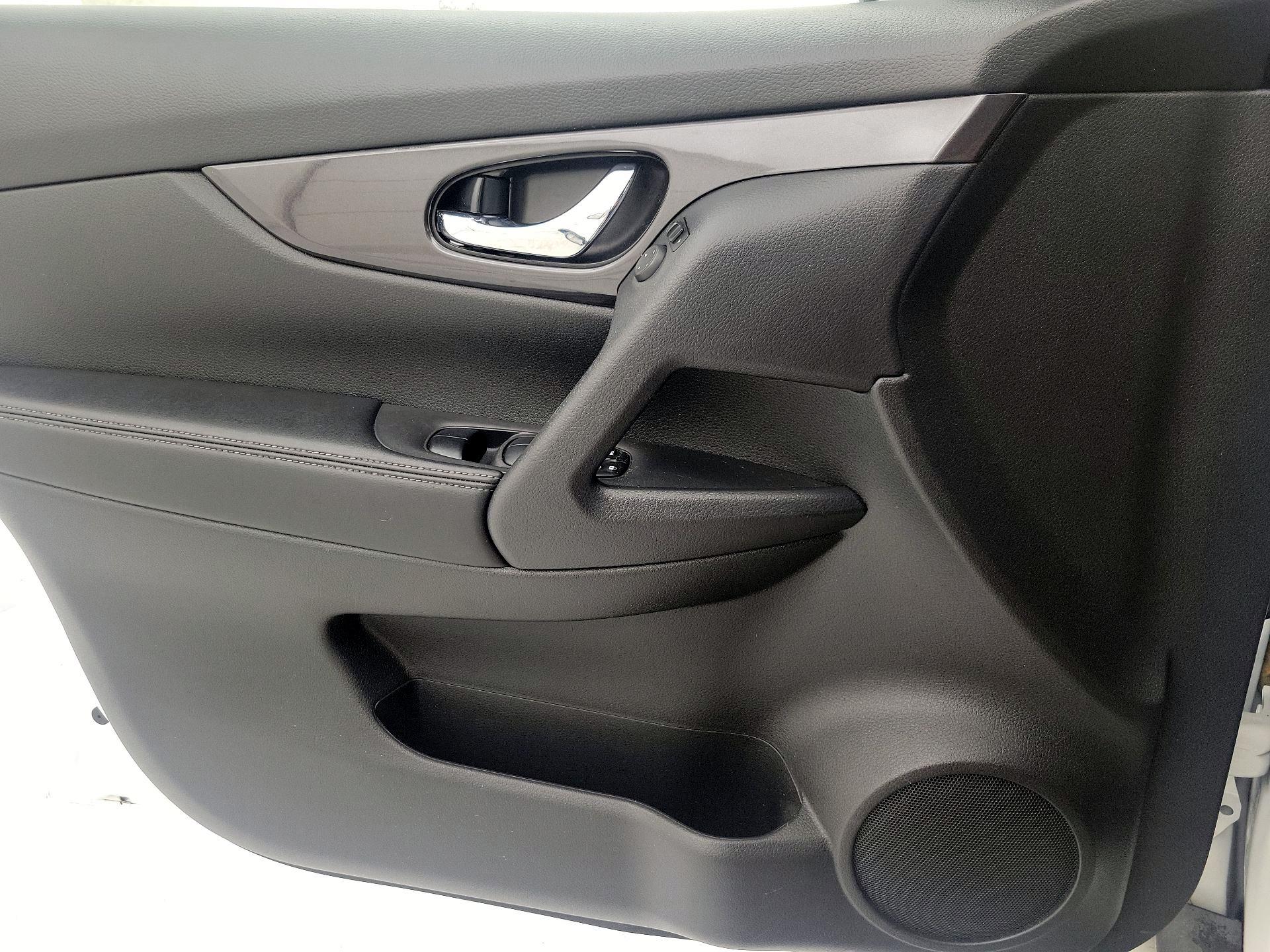 Thumbnail: 2020 Nissan Rogue - 12