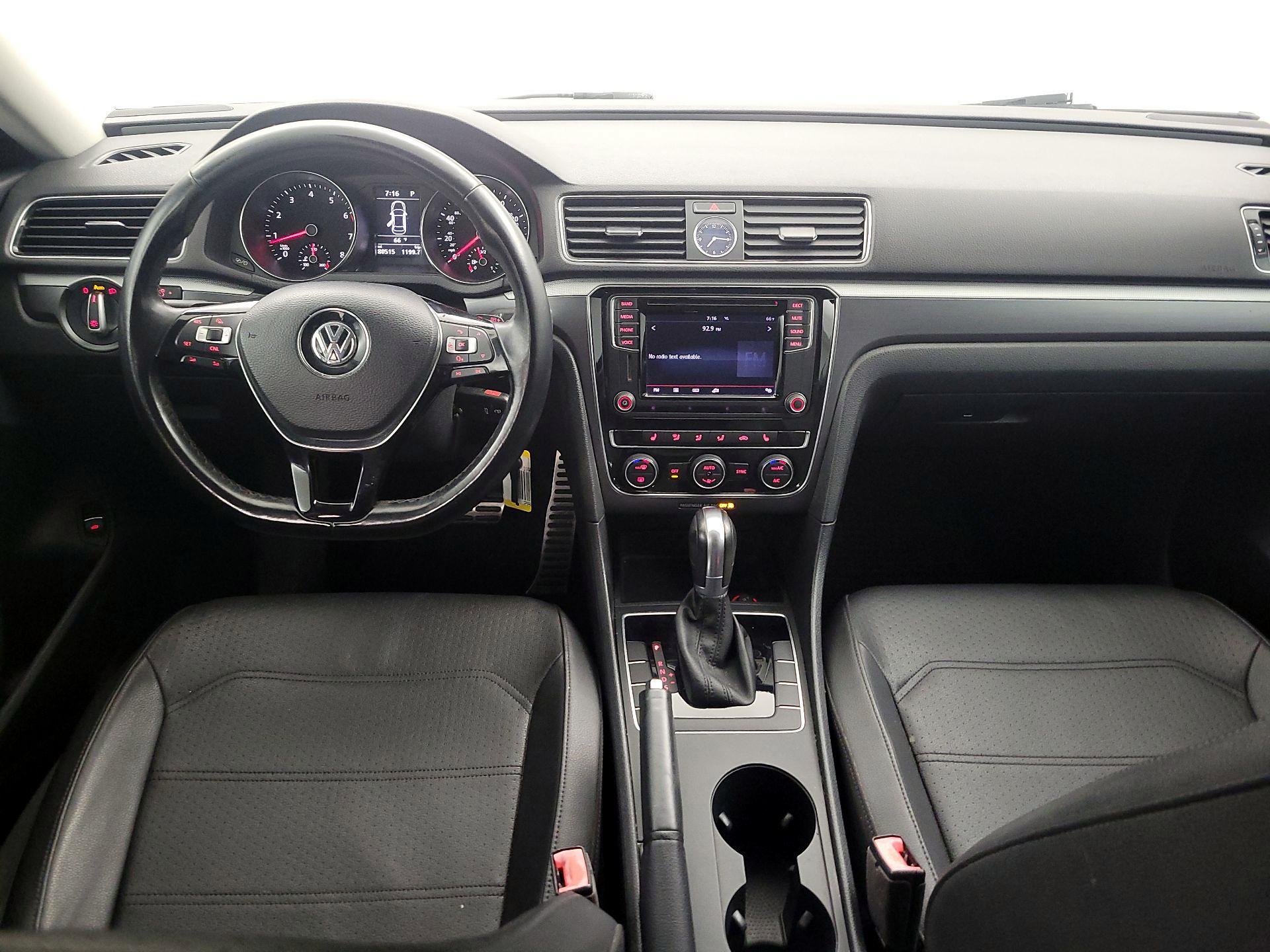 Thumbnail: 2017 Volkswagen Passat - 9