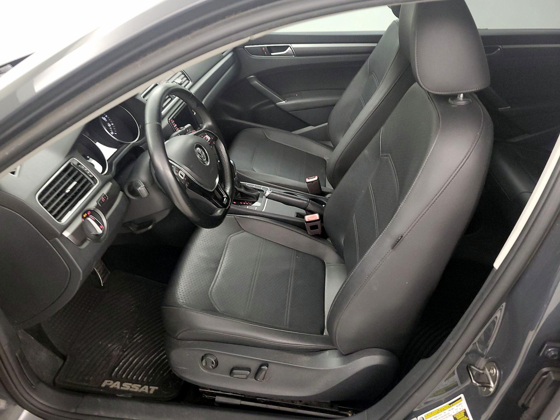 Thumbnail: 2017 Volkswagen Passat - 11