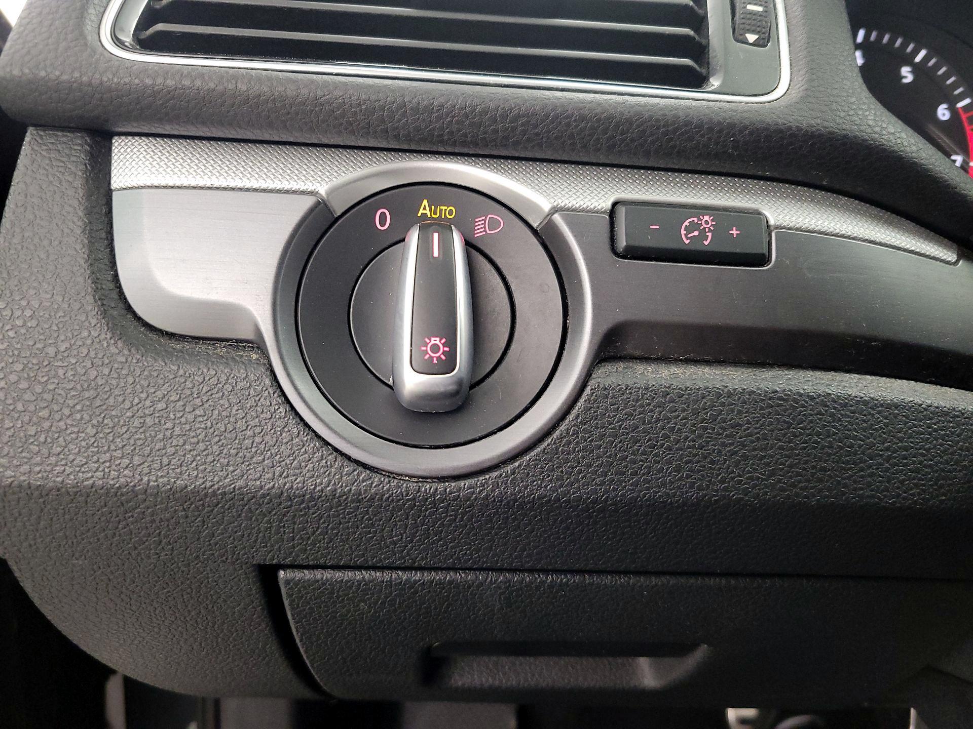 Thumbnail: 2017 Volkswagen Passat - 13