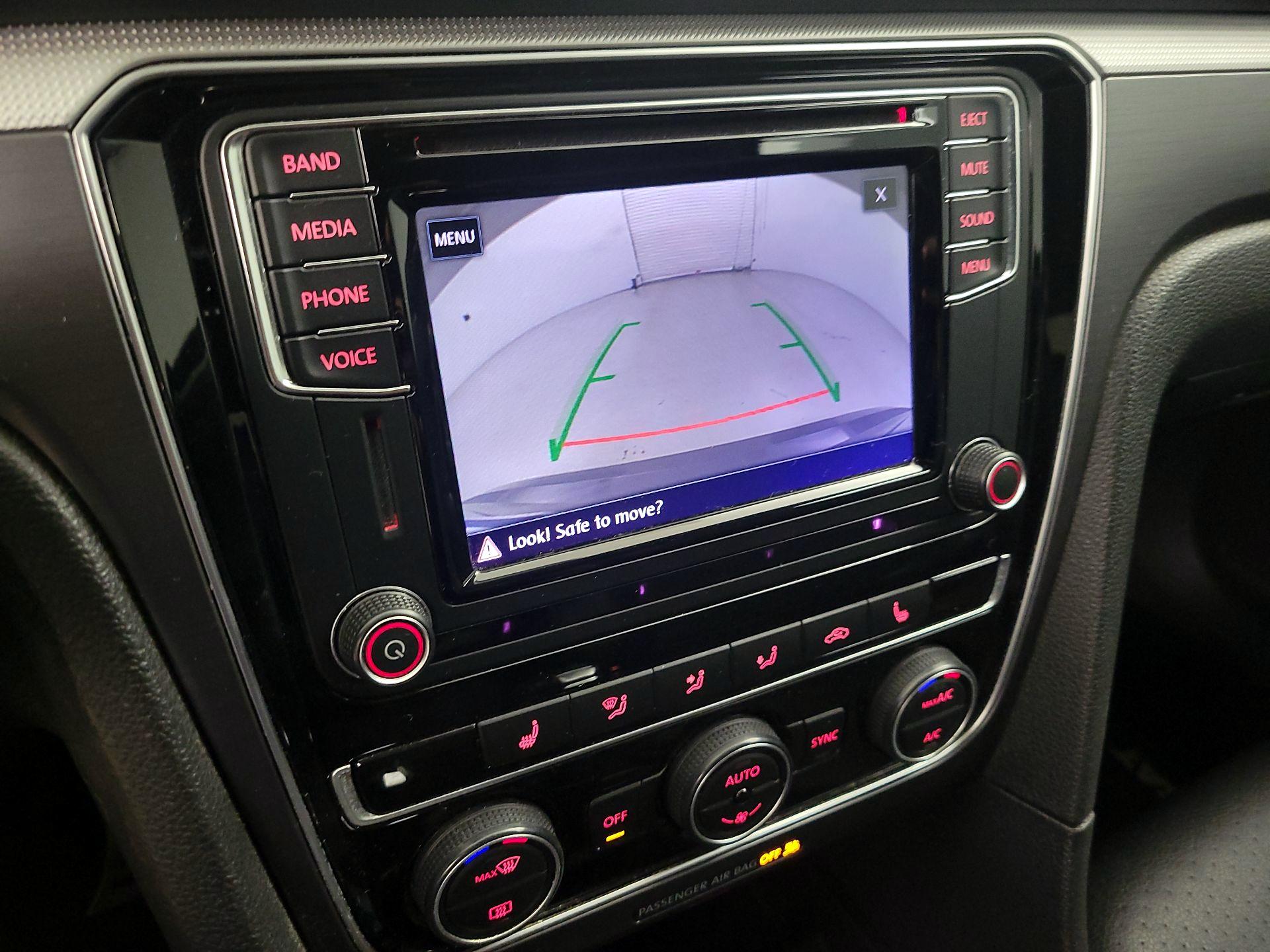 Thumbnail: 2017 Volkswagen Passat - 14