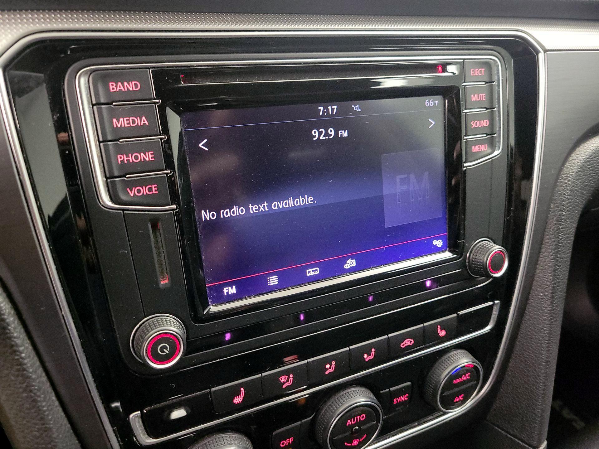 Thumbnail: 2017 Volkswagen Passat - 15