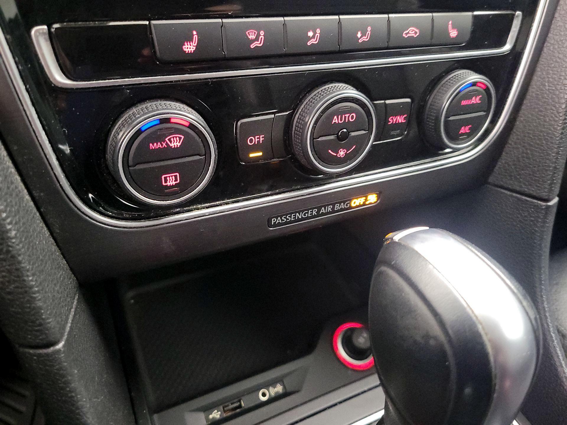 Thumbnail: 2017 Volkswagen Passat - 16