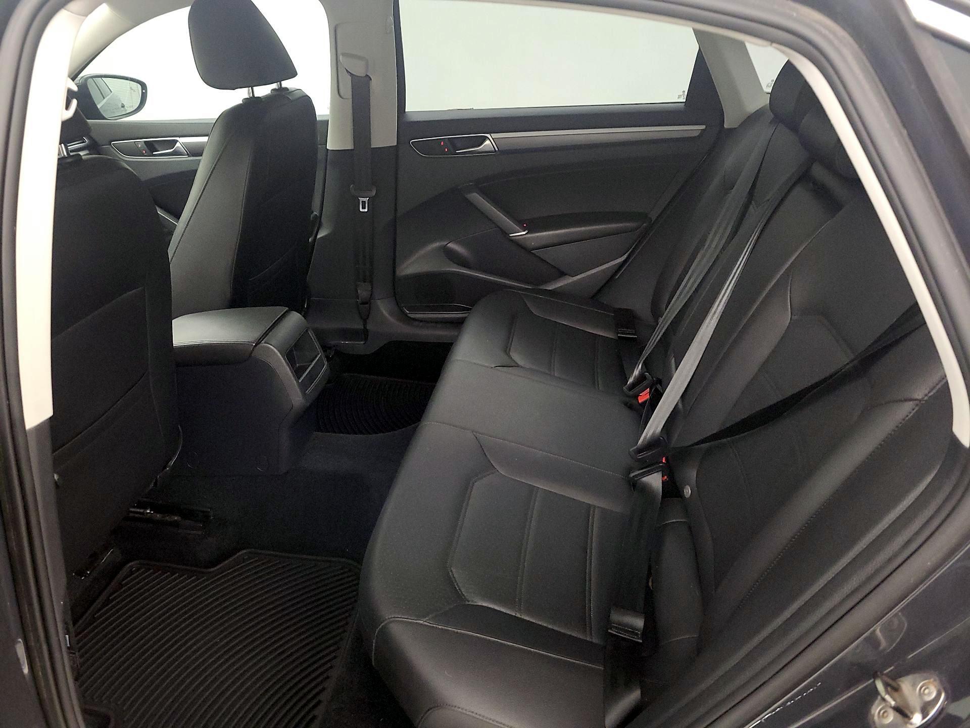 Thumbnail: 2017 Volkswagen Passat - 19