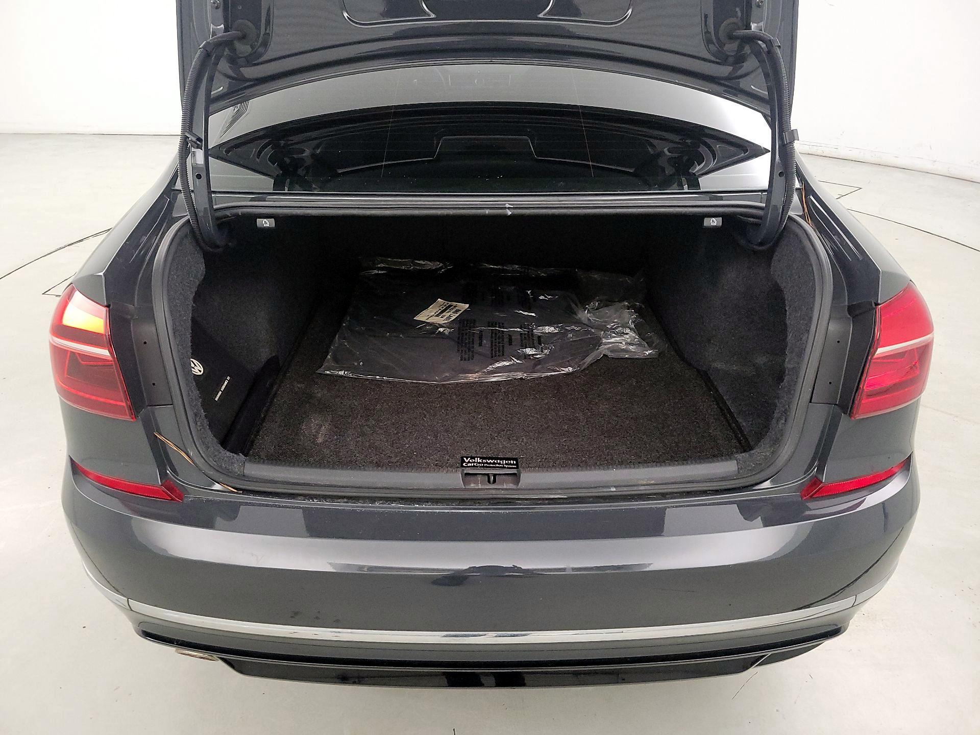 Thumbnail: 2017 Volkswagen Passat - 20