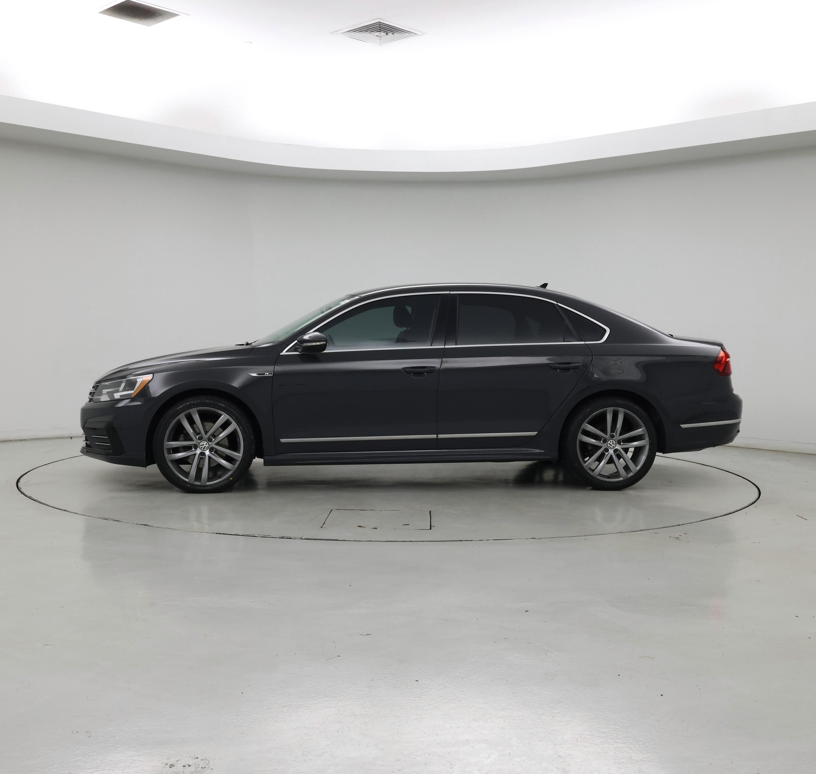 Thumbnail: 2017 Volkswagen Passat - 3