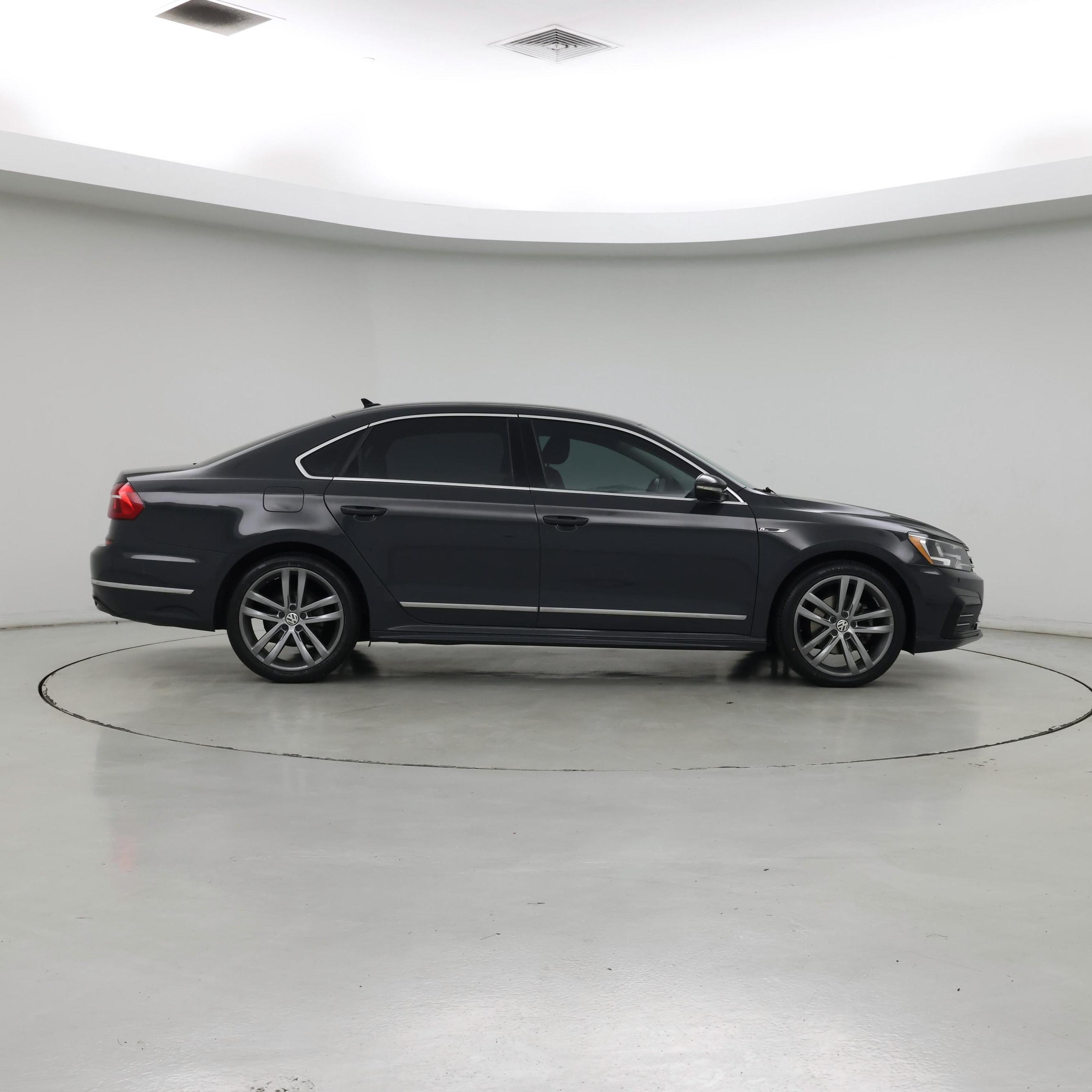 Thumbnail: 2017 Volkswagen Passat - 7