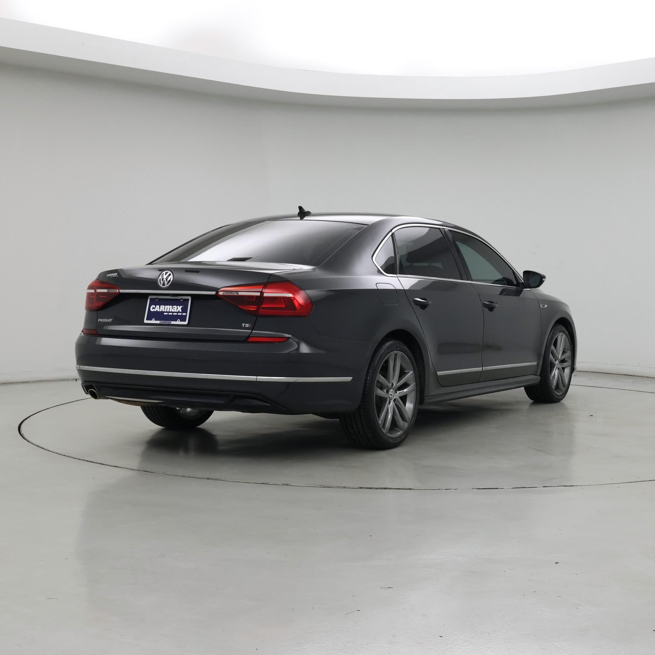 Thumbnail: 2017 Volkswagen Passat - 8