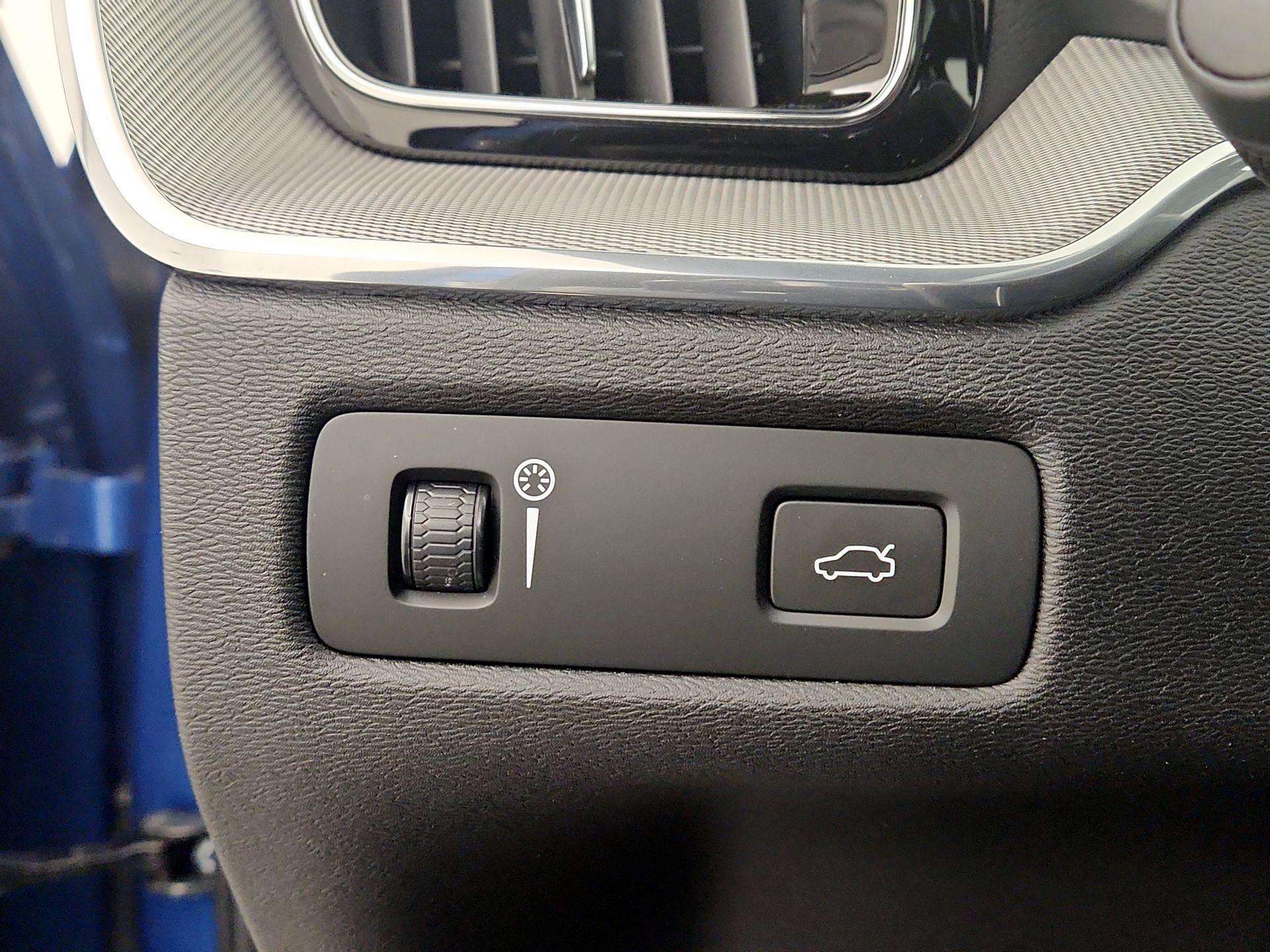 Thumbnail: 2020 Volvo XC60 - 13