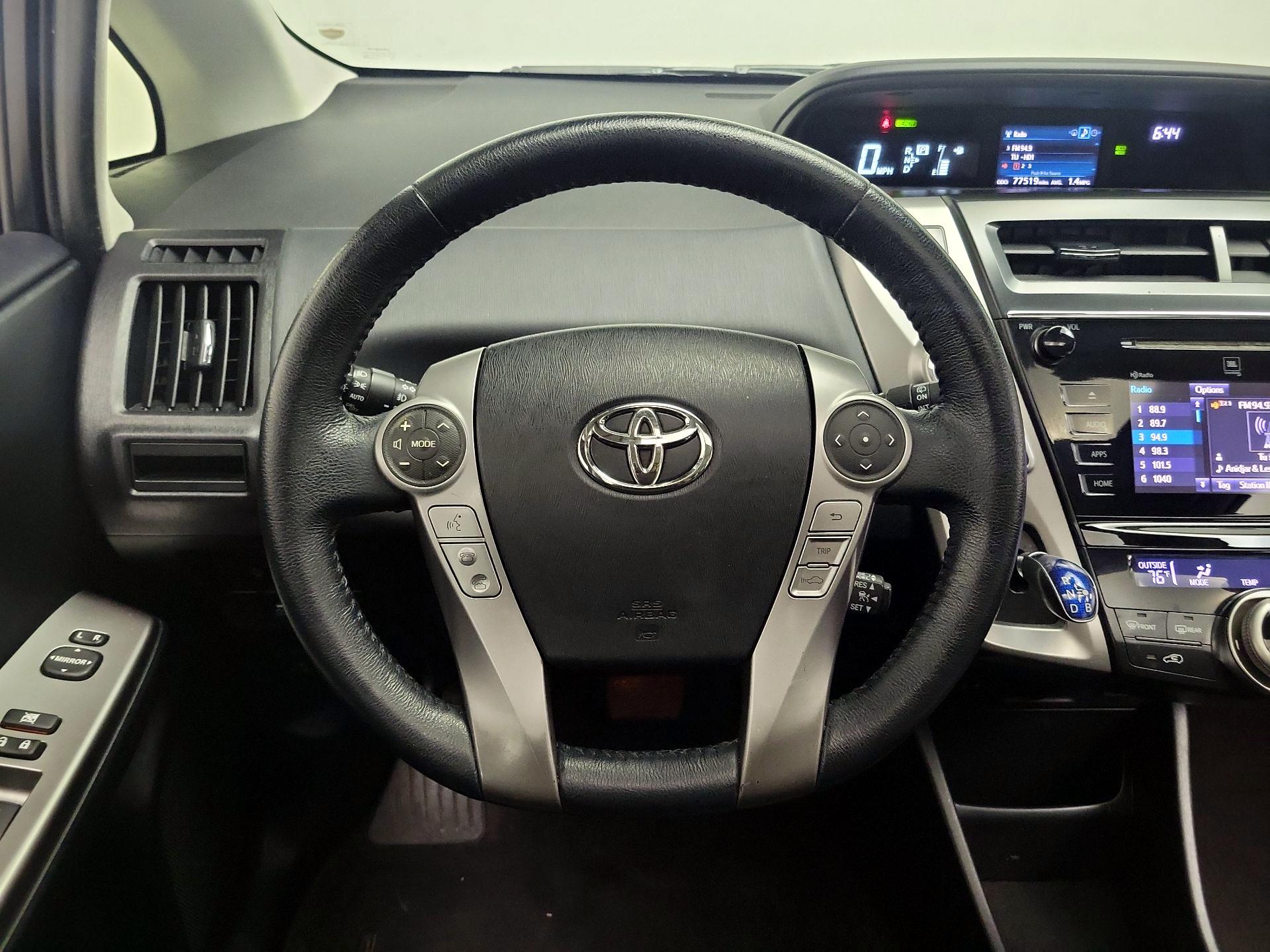 Thumbnail: 2015 Toyota Prius v - 10