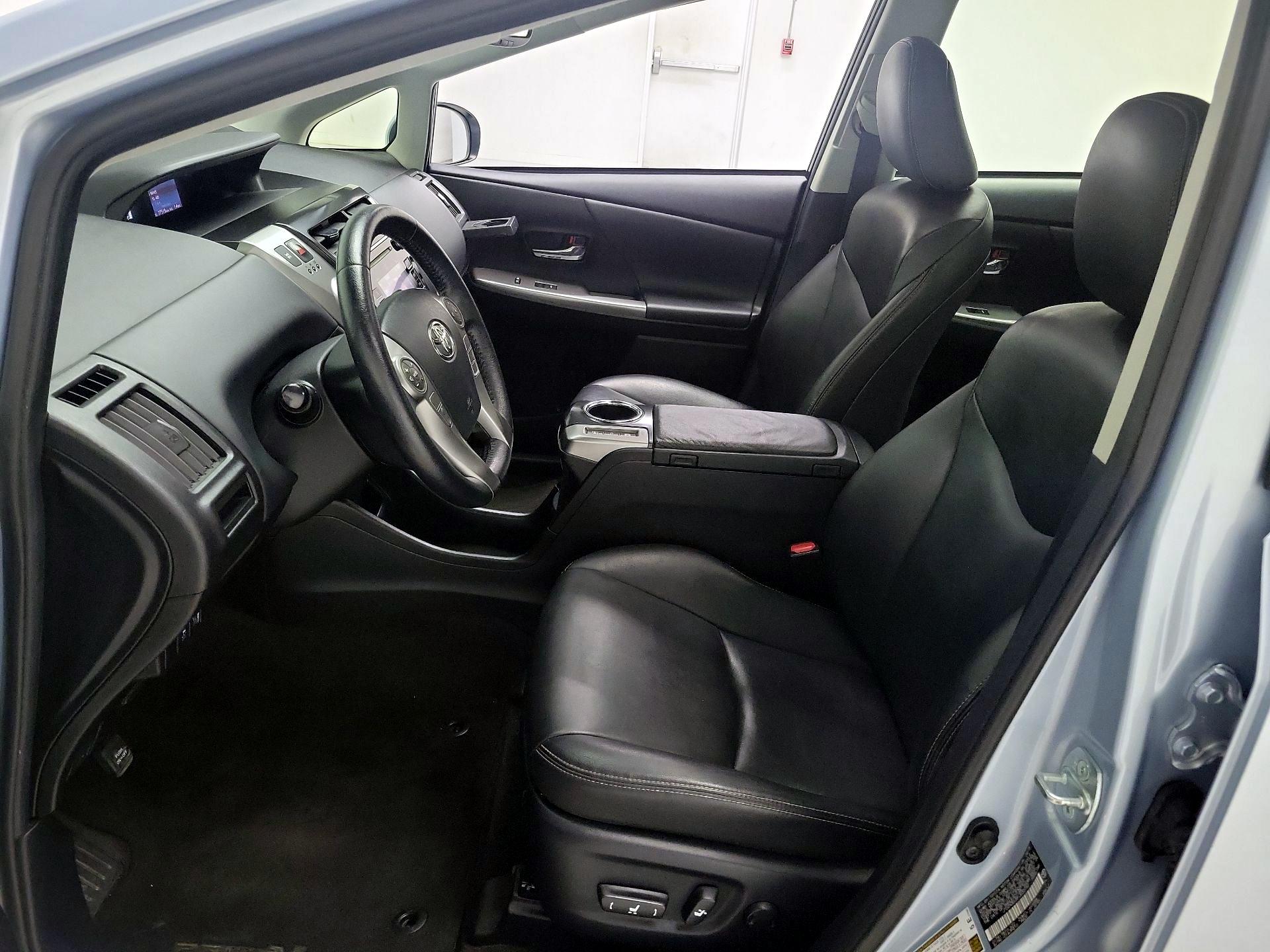 Thumbnail: 2015 Toyota Prius v - 11