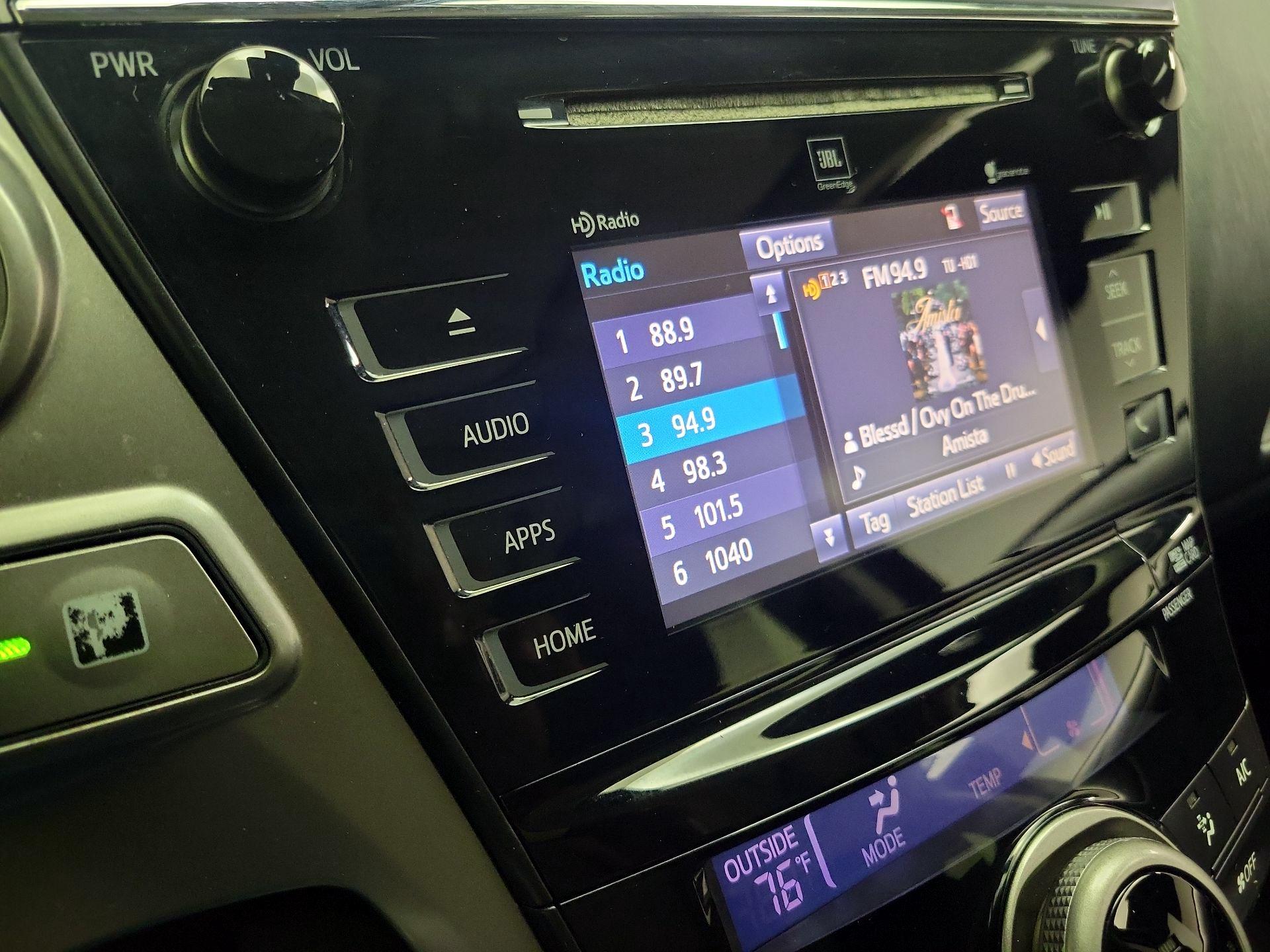 Thumbnail: 2015 Toyota Prius v - 15