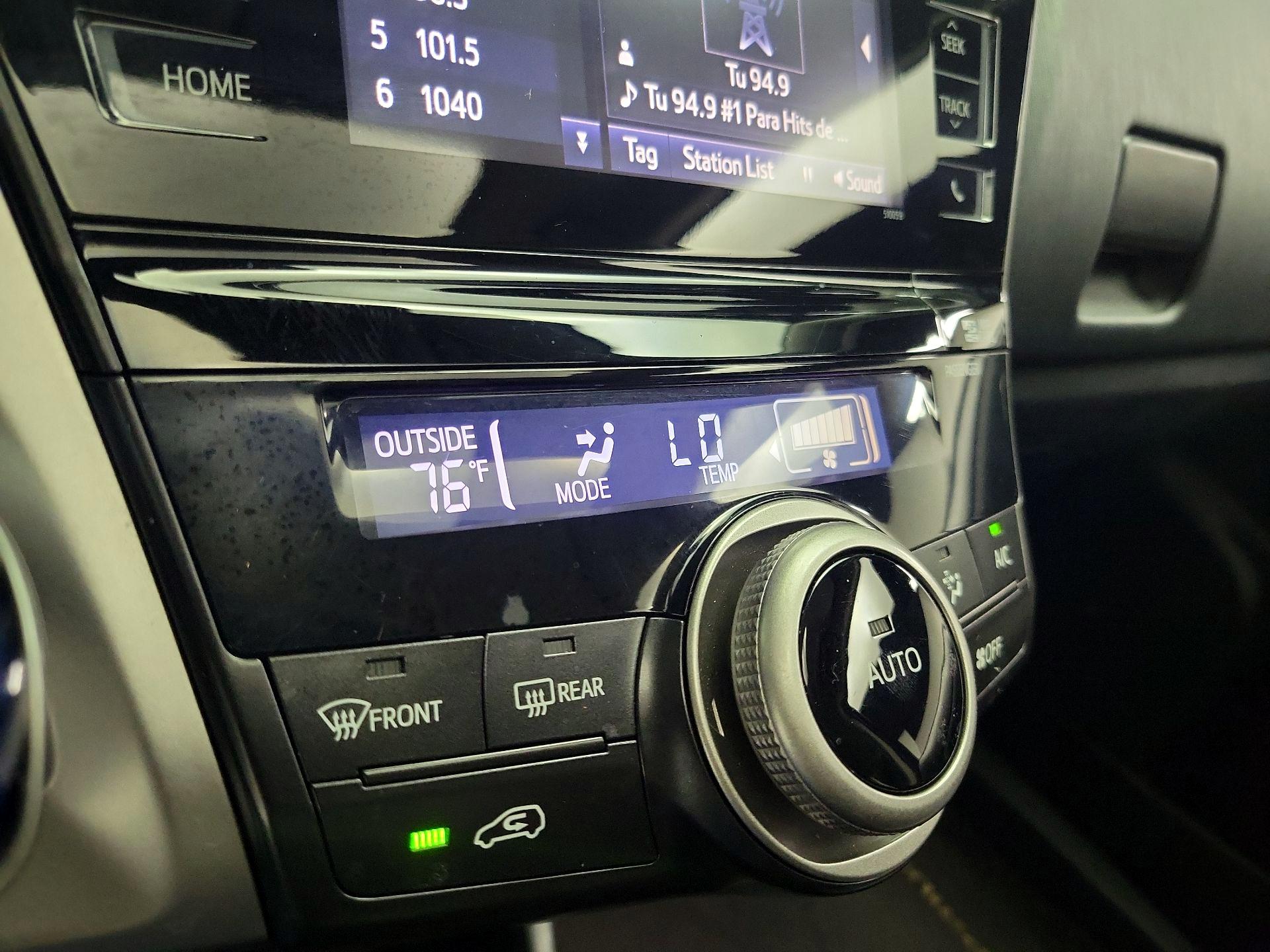 Thumbnail: 2015 Toyota Prius v - 16