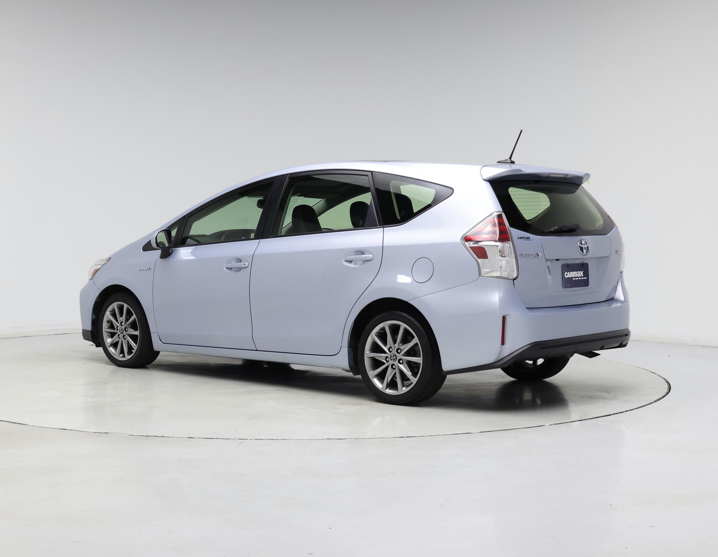 Thumbnail: 2015 Toyota Prius v - 2