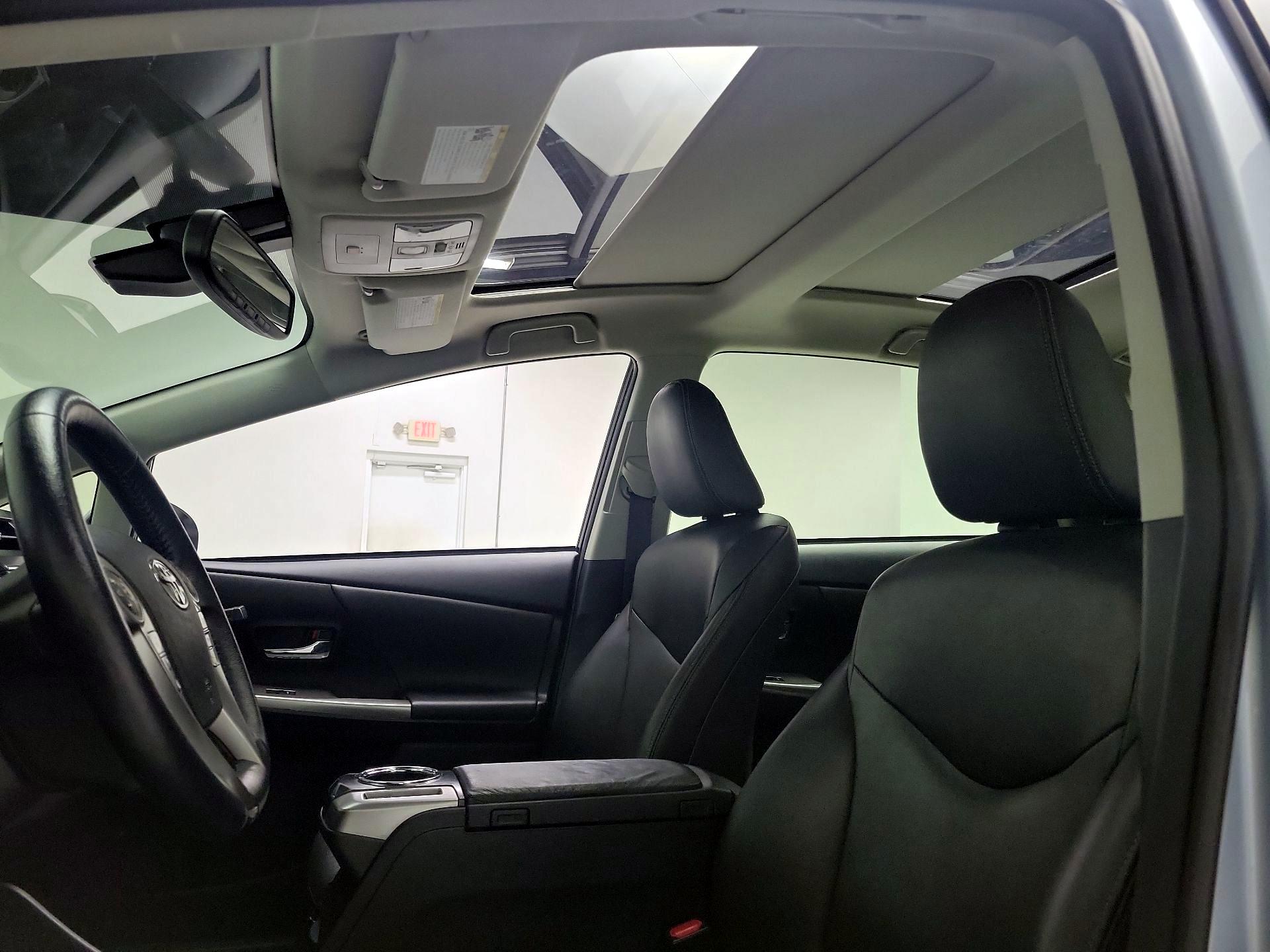 Thumbnail: 2015 Toyota Prius v - 19