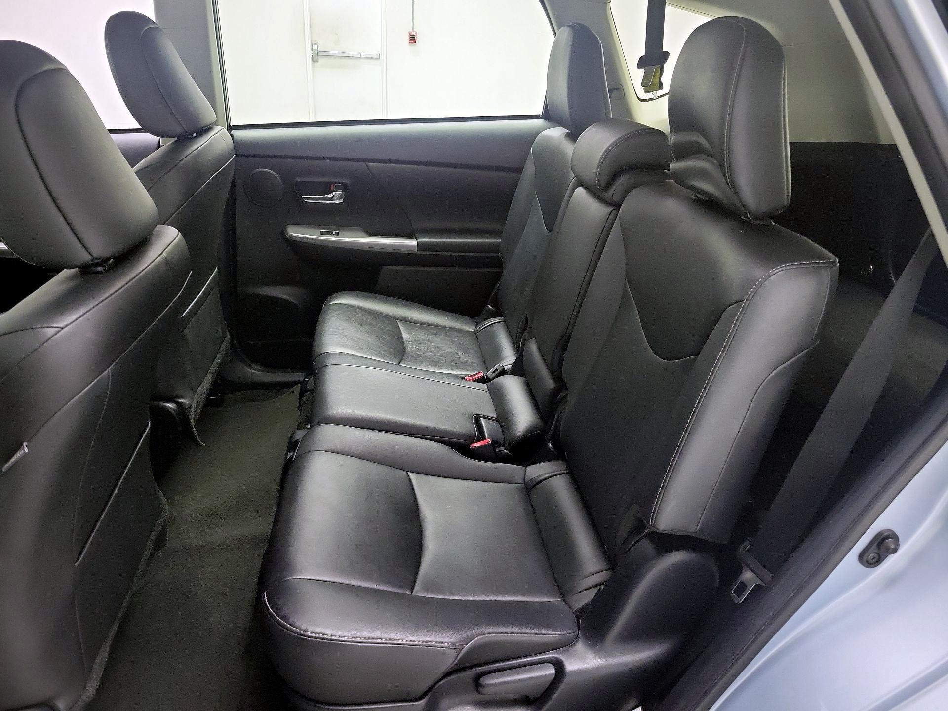 Thumbnail: 2015 Toyota Prius v - 20