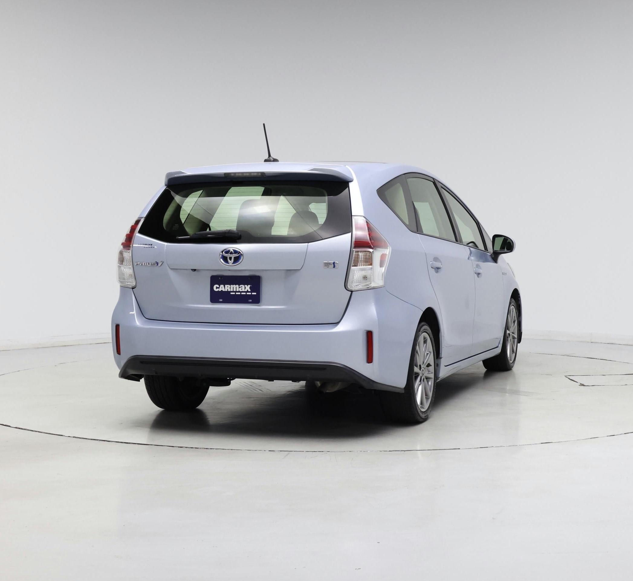 Thumbnail: 2015 Toyota Prius v - 8