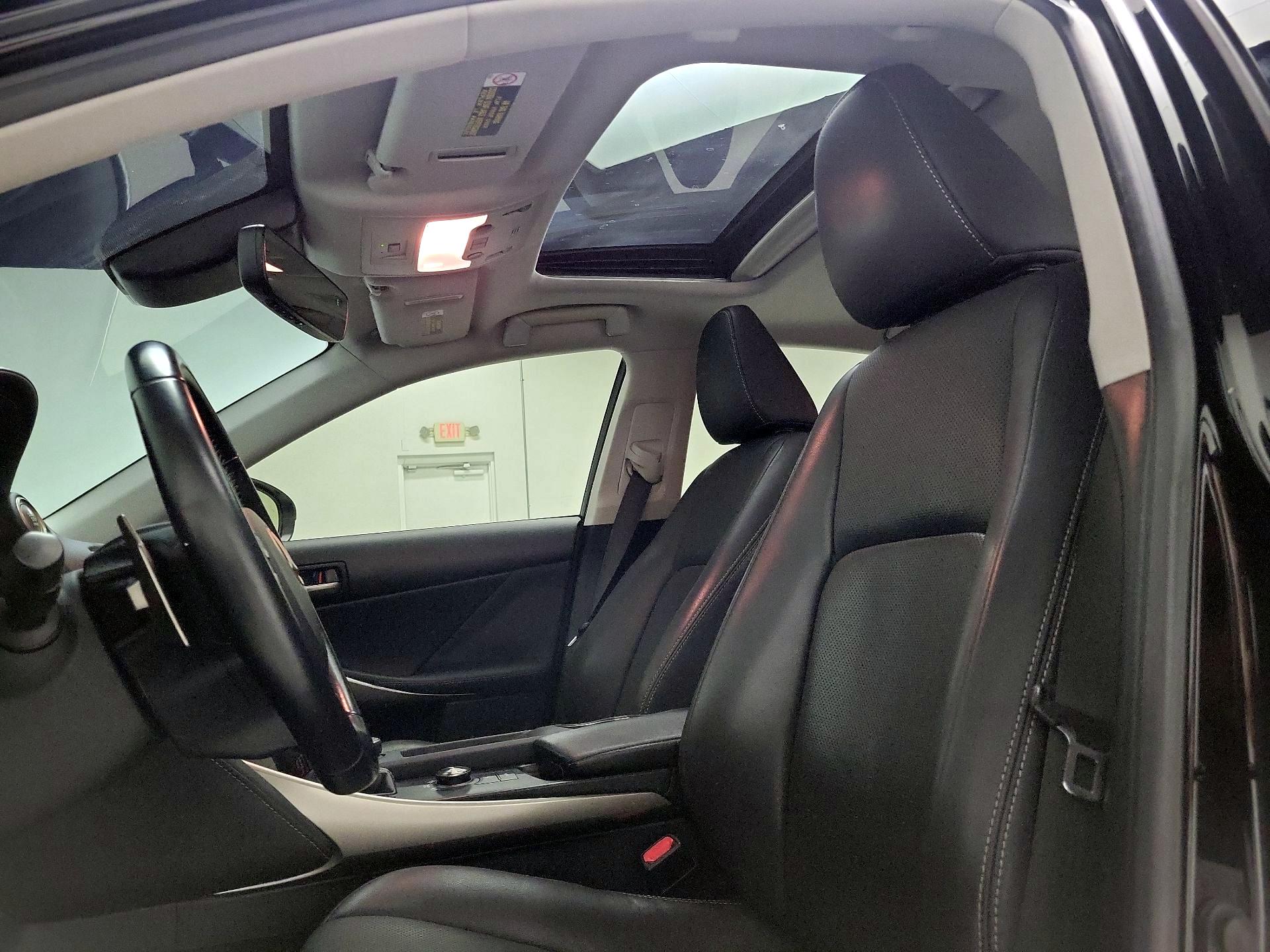 Thumbnail: 2018 Lexus IS - 19