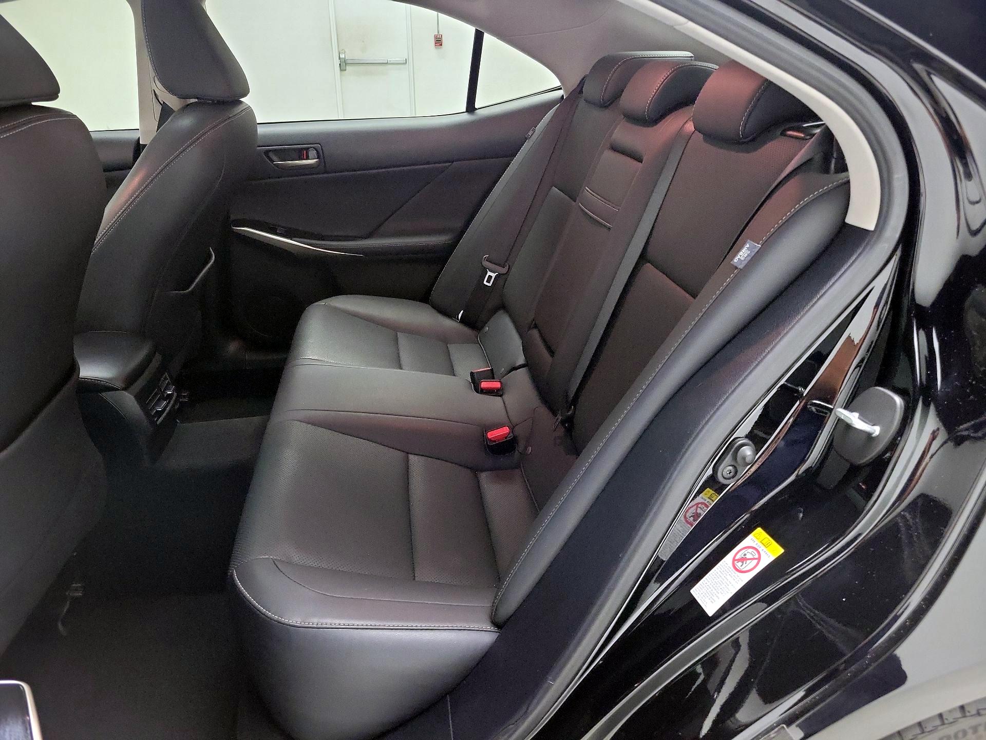 Thumbnail: 2018 Lexus IS - 20