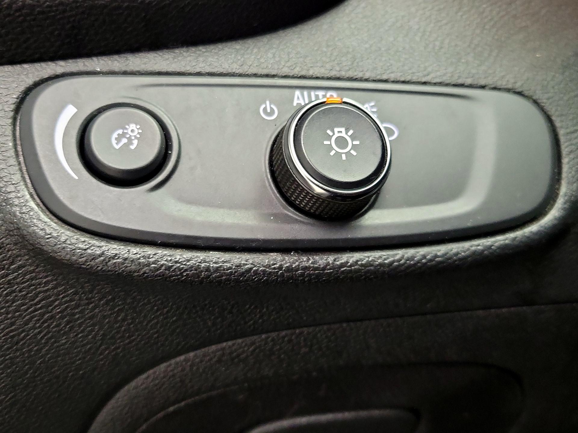 Thumbnail: 2019 Chevrolet Trax - 13