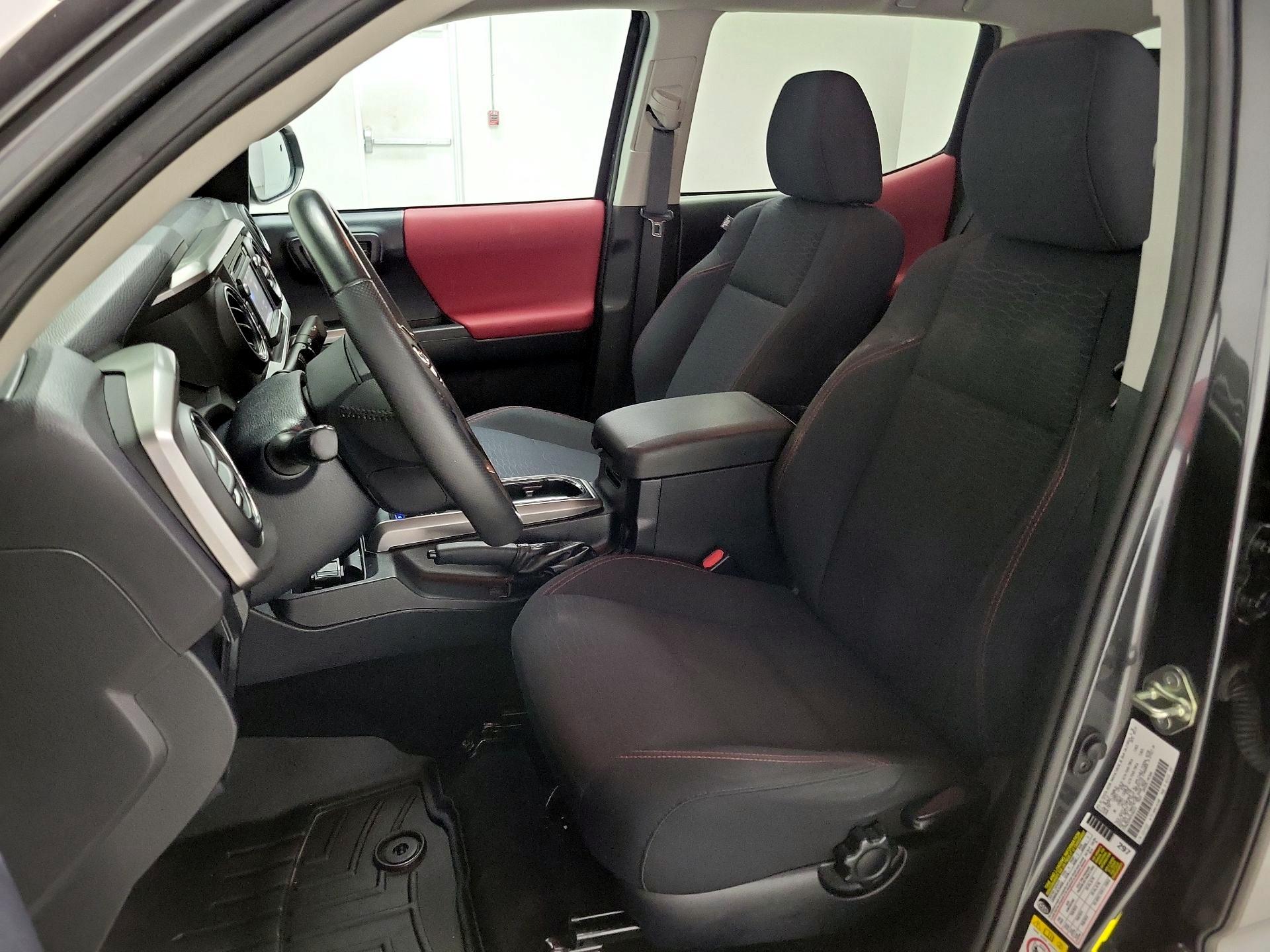 Thumbnail: 2019 Toyota Tacoma - 11