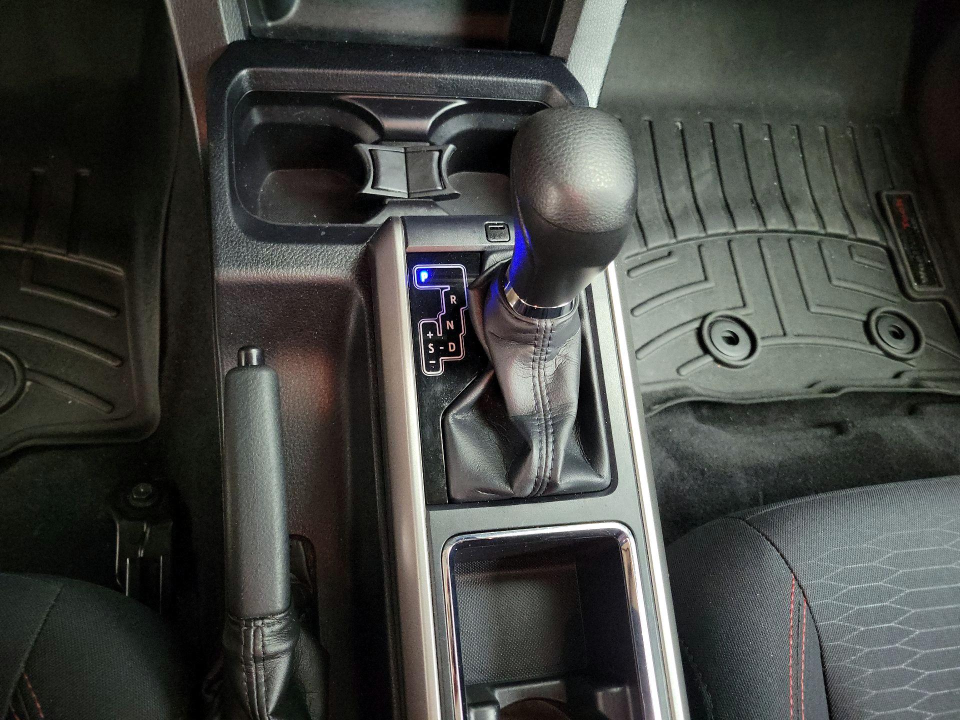 Thumbnail: 2019 Toyota Tacoma - 18