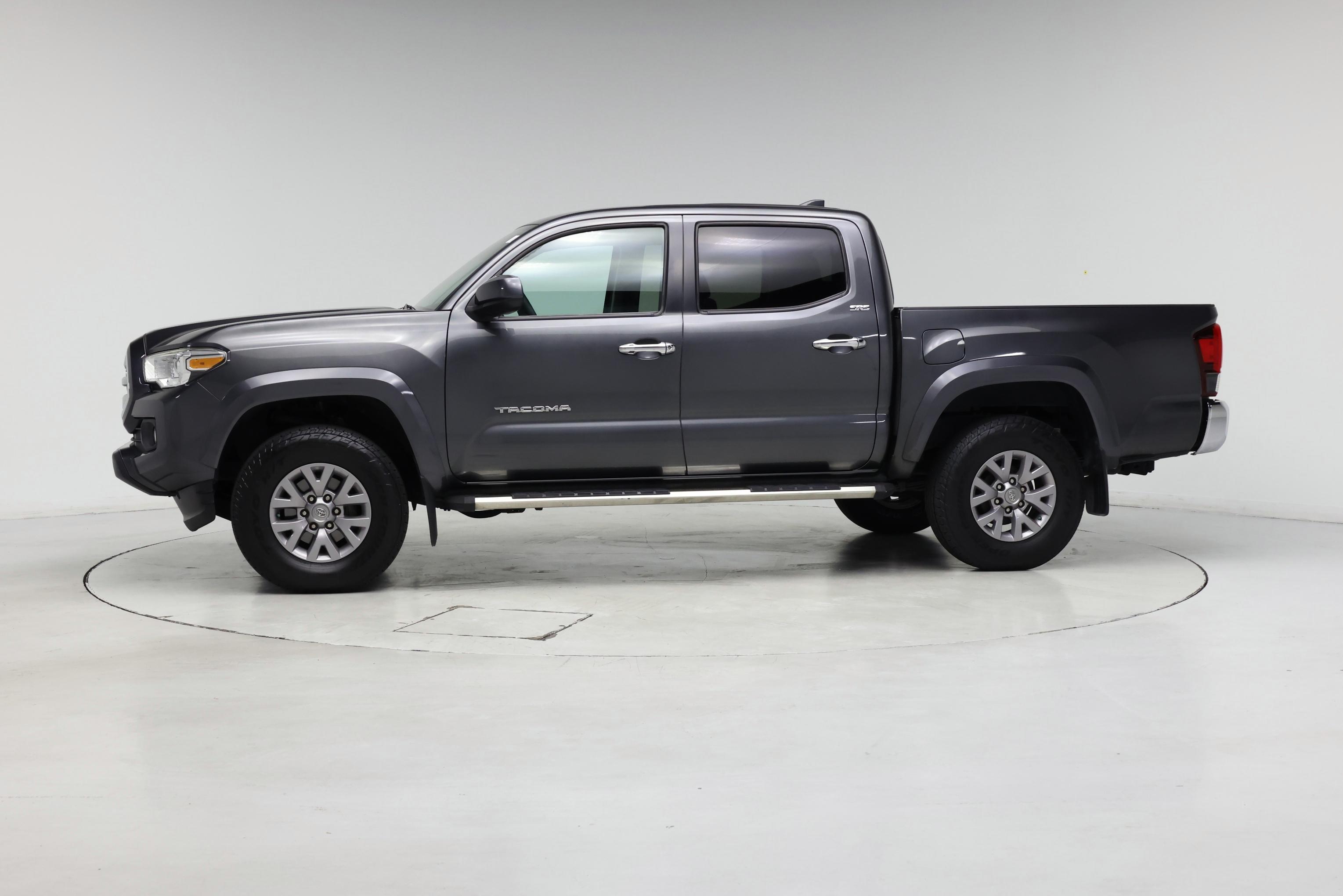 Thumbnail: 2019 Toyota Tacoma - 3