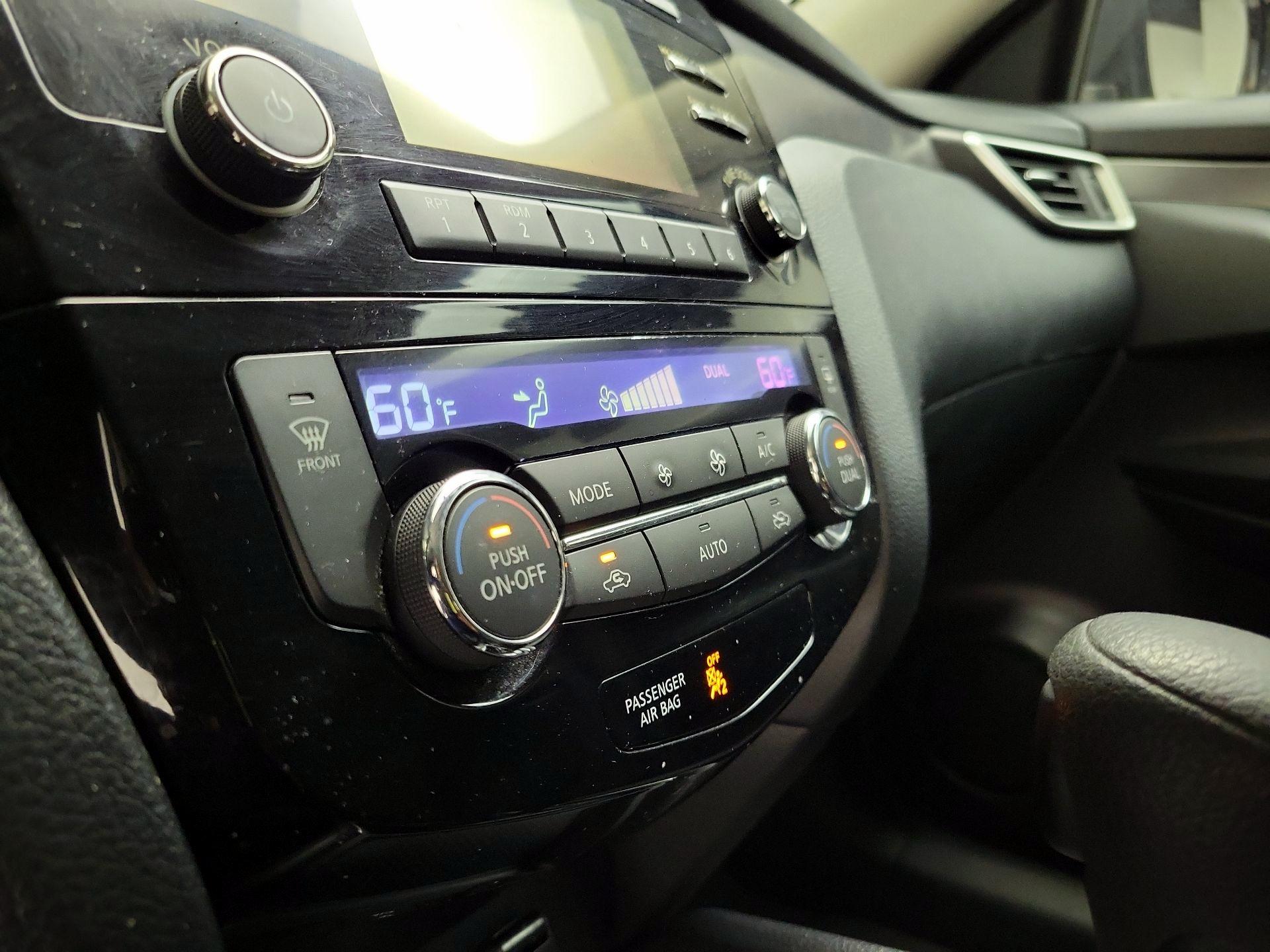 Thumbnail: 2016 Nissan Rogue - 16