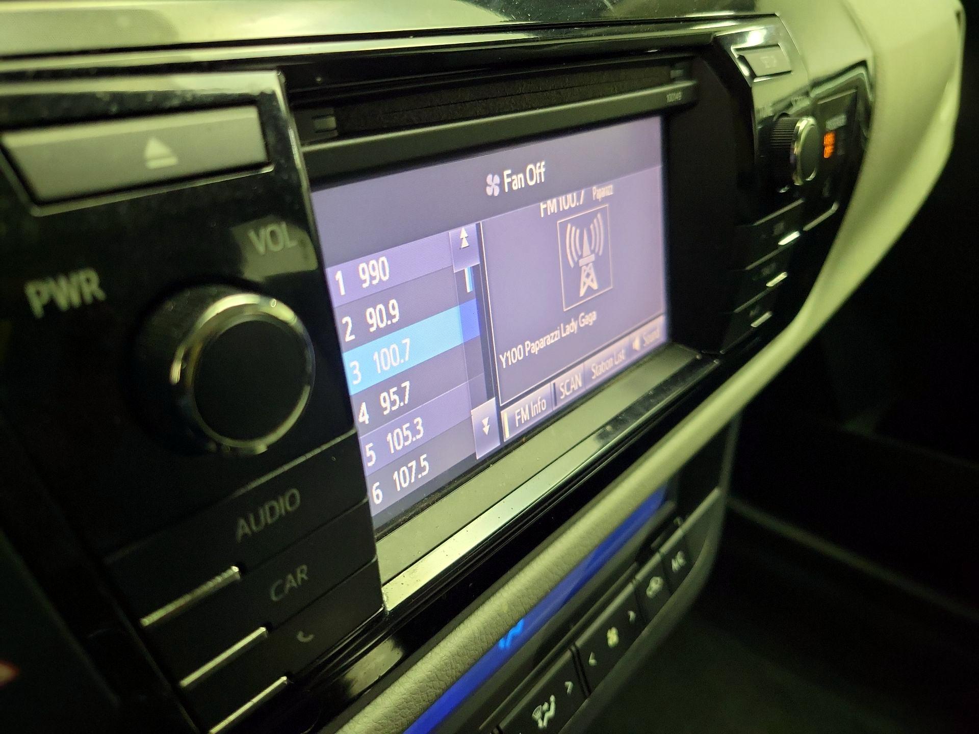 Thumbnail: 2015 Toyota Corolla - 15