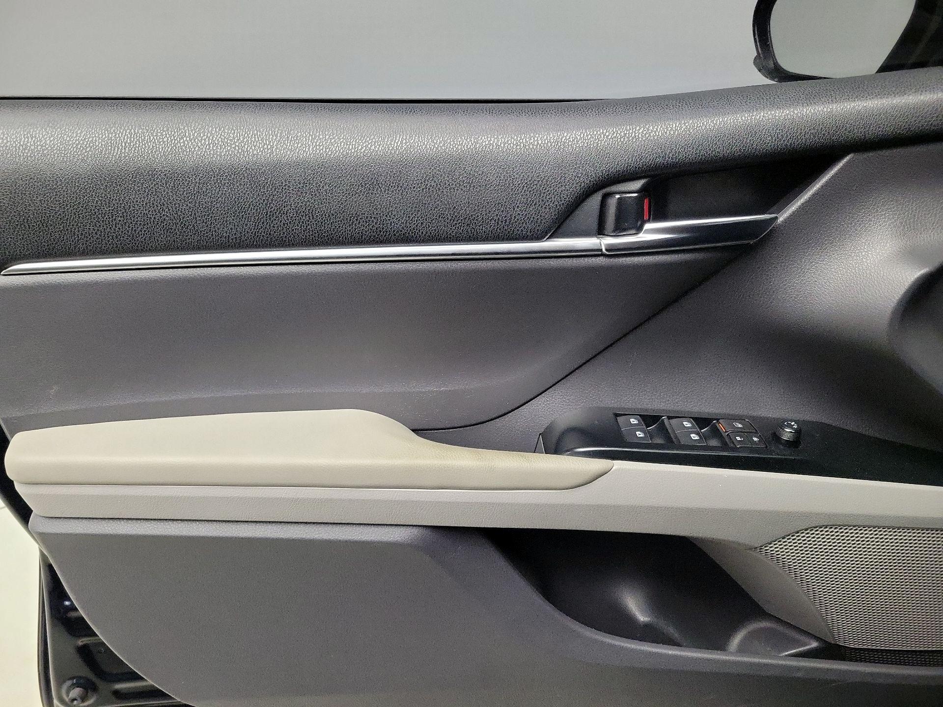 Thumbnail: 2020 Toyota Camry - 12