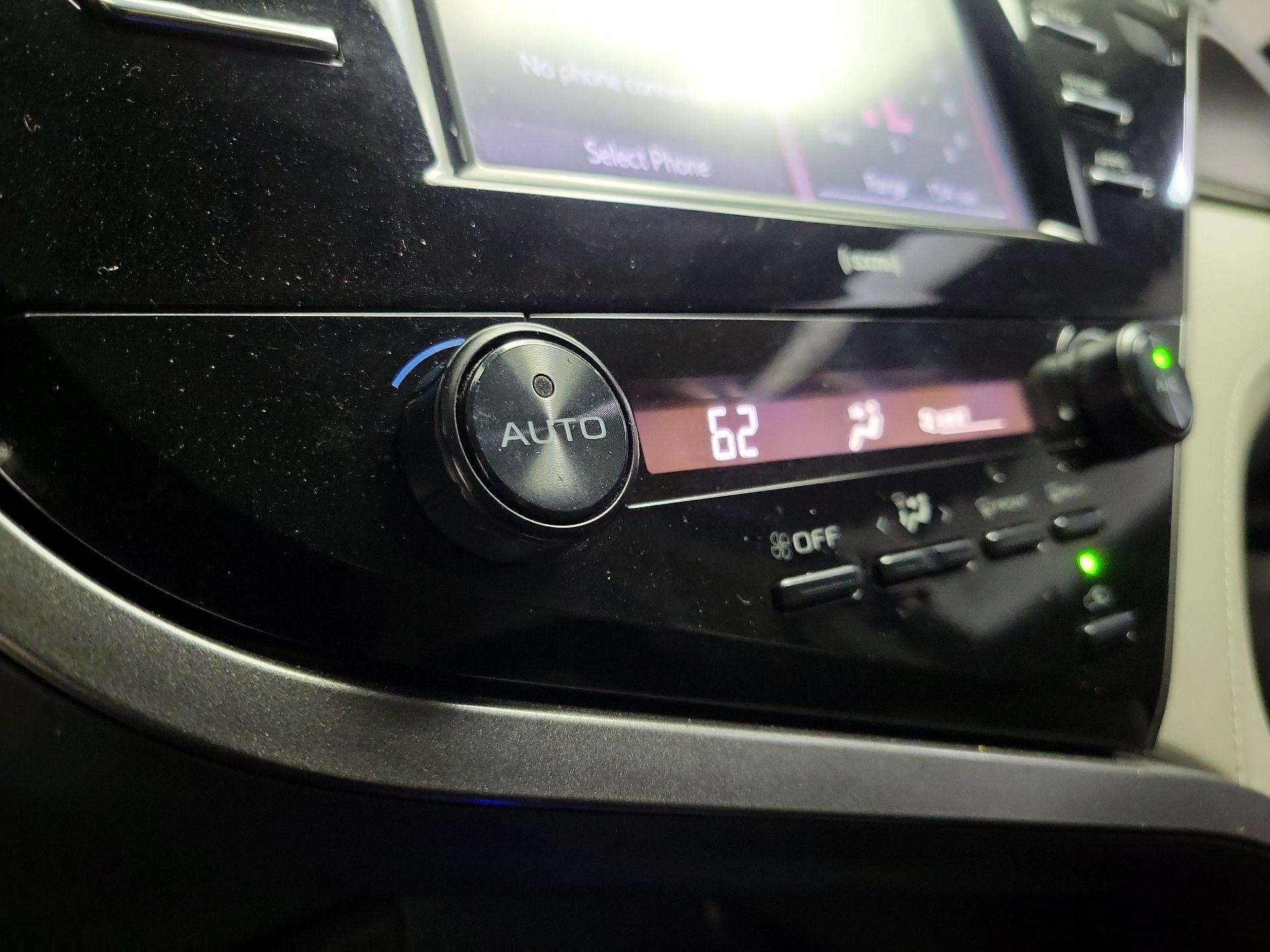 Thumbnail: 2020 Toyota Camry - 16