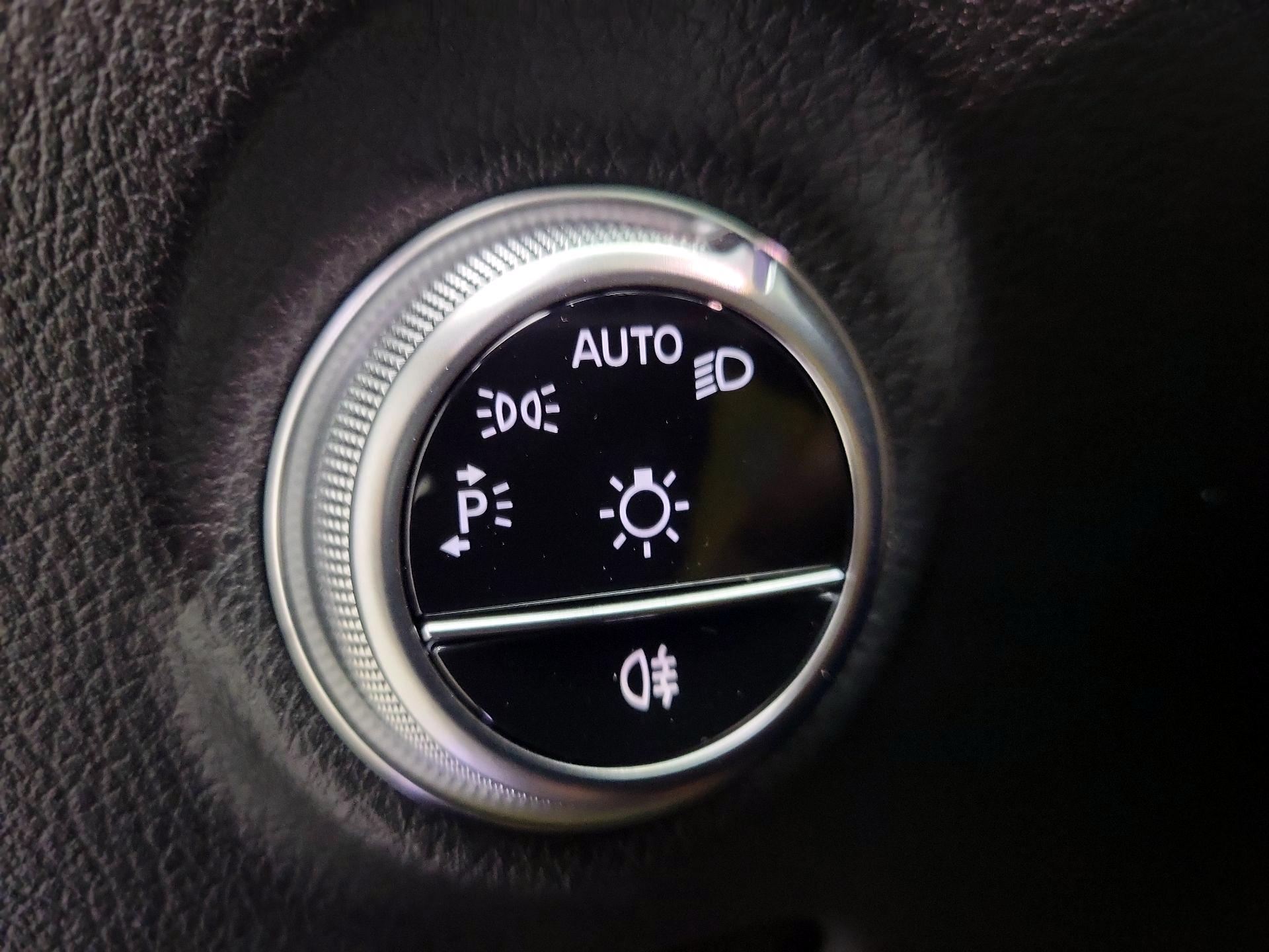 Thumbnail: 2023 Mercedes-Benz C-Class - 13