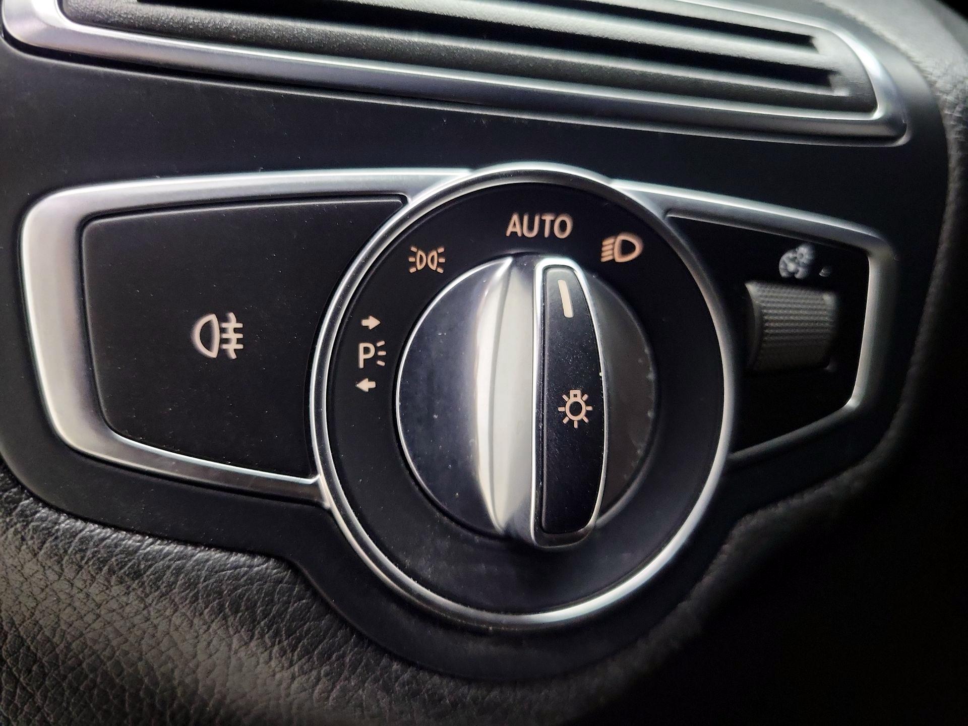 Thumbnail: 2020 Mercedes-Benz C-Class - 13