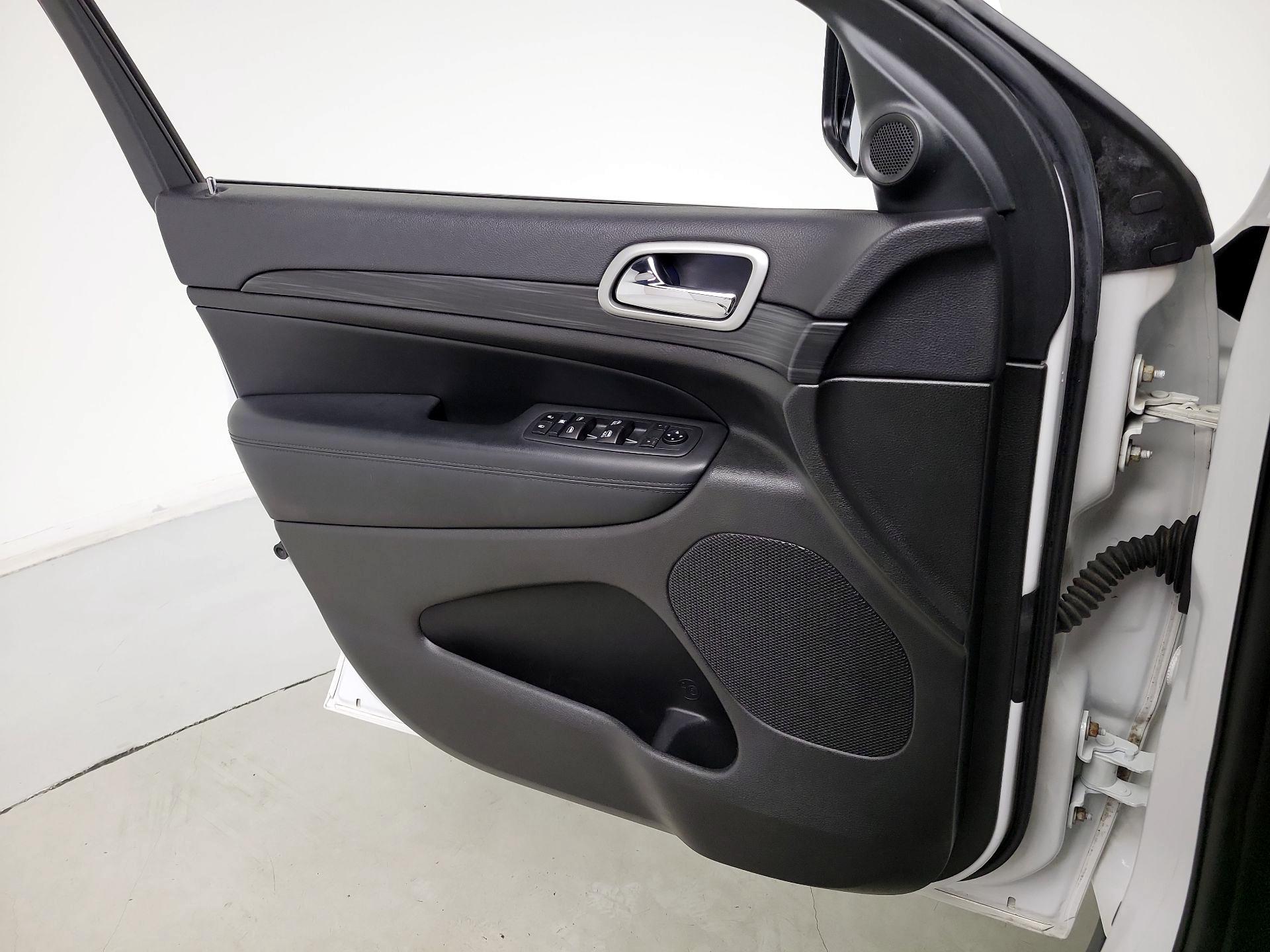 Thumbnail: 2021 Jeep Grand Cherokee - 12