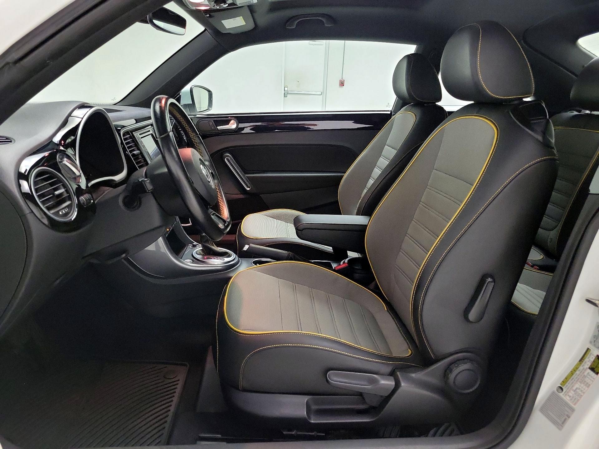 Thumbnail: 2017 Volkswagen Beetle - 11