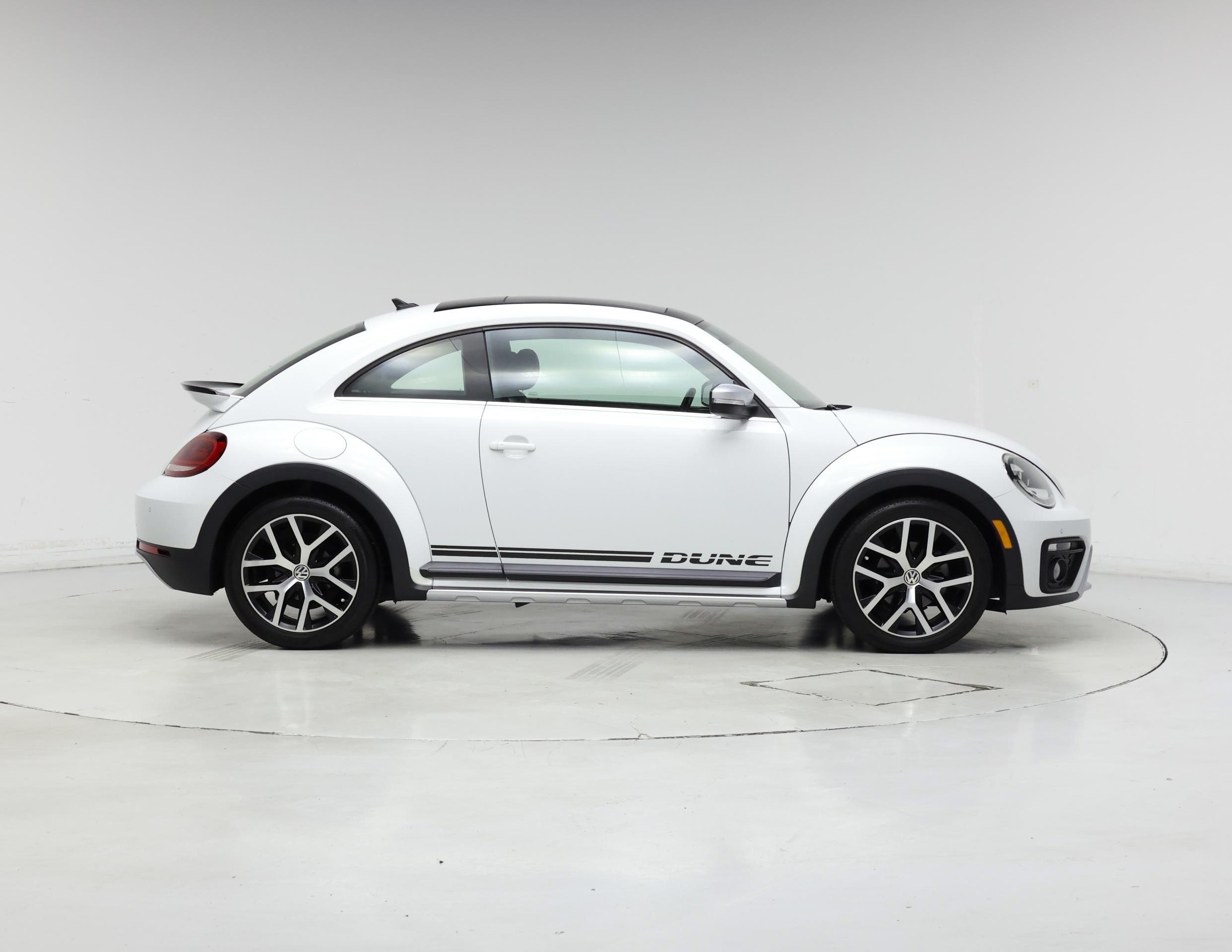 Thumbnail: 2017 Volkswagen Beetle - 7