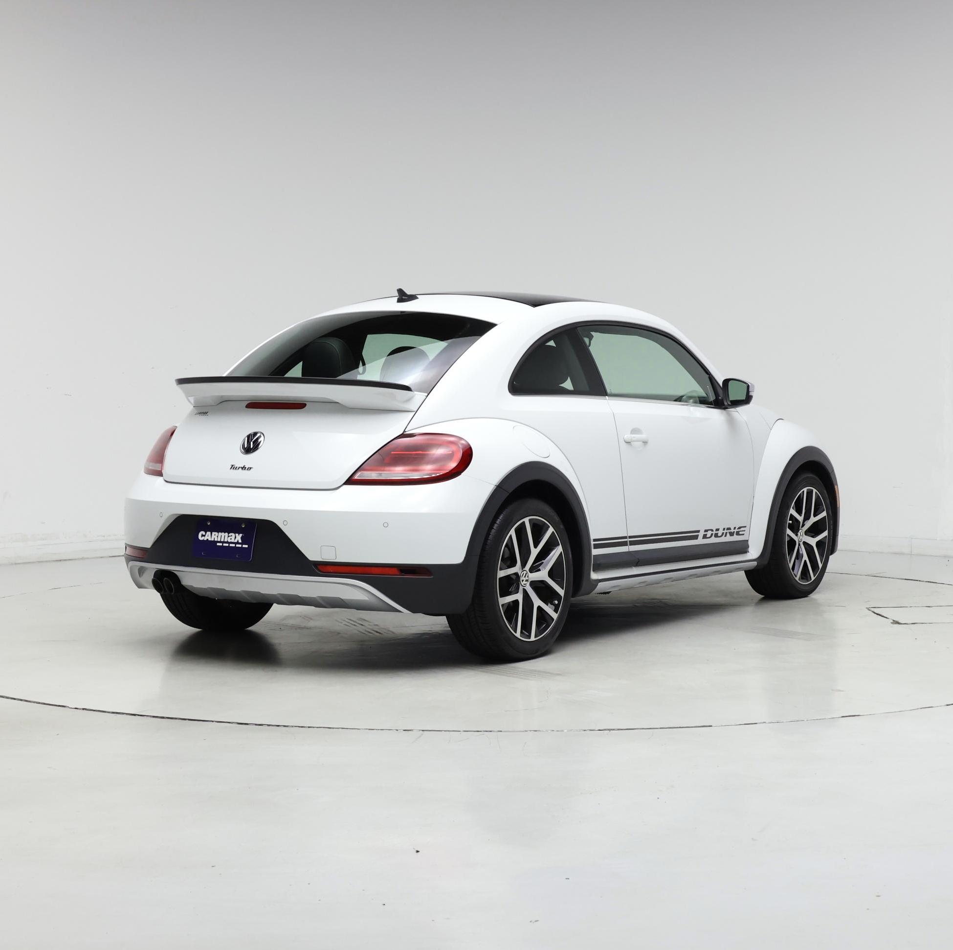 Thumbnail: 2017 Volkswagen Beetle - 8