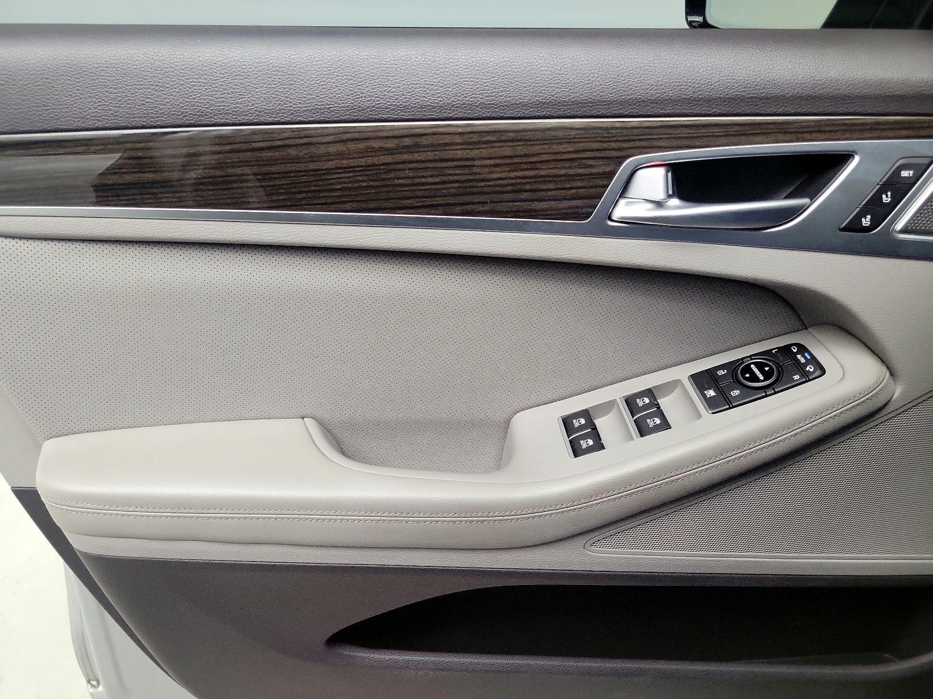 Thumbnail: 2019 Genesis G80 - 12