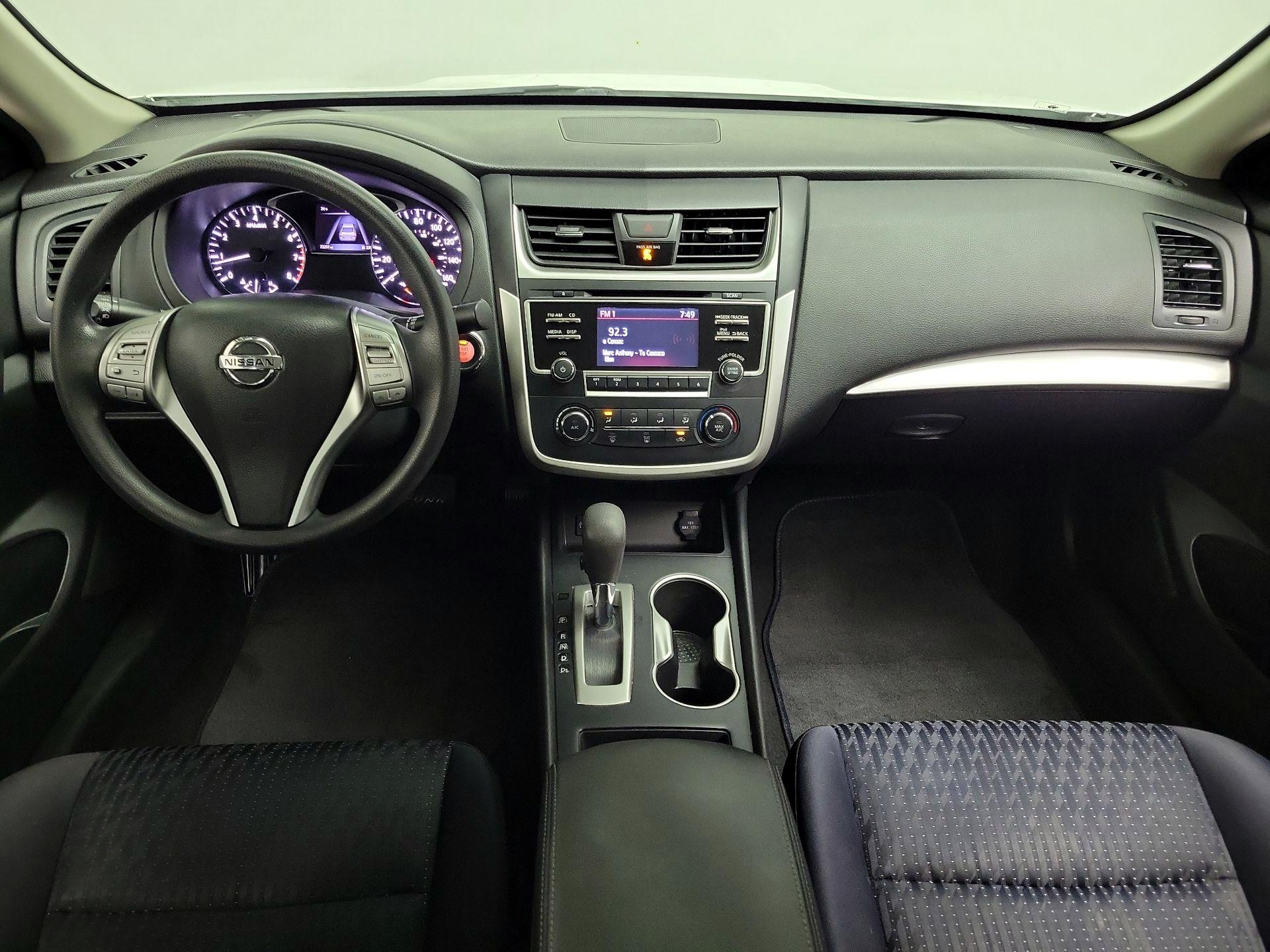 Thumbnail: 2016 Nissan Altima - 9