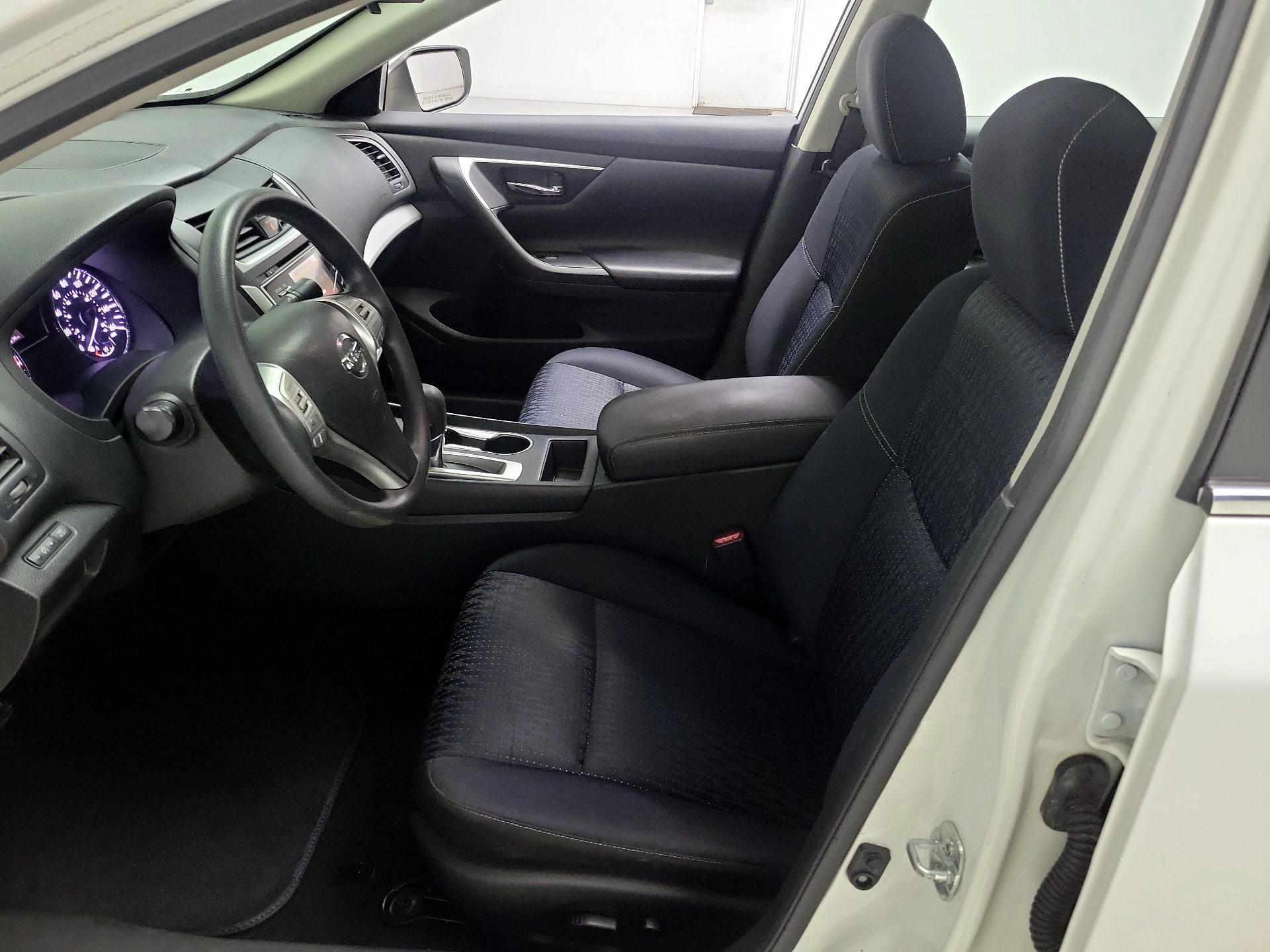 Thumbnail: 2016 Nissan Altima - 11