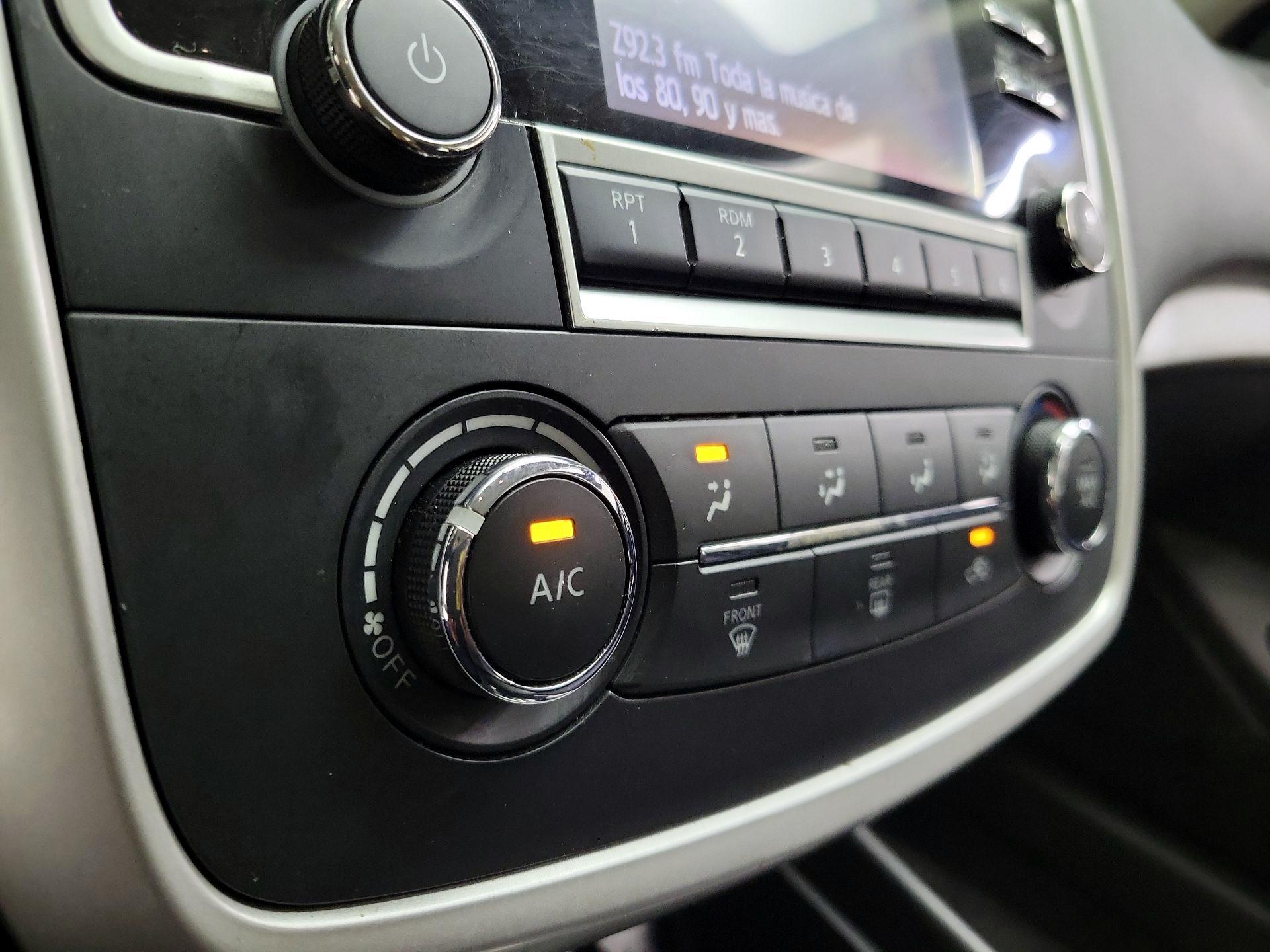 Thumbnail: 2016 Nissan Altima - 16